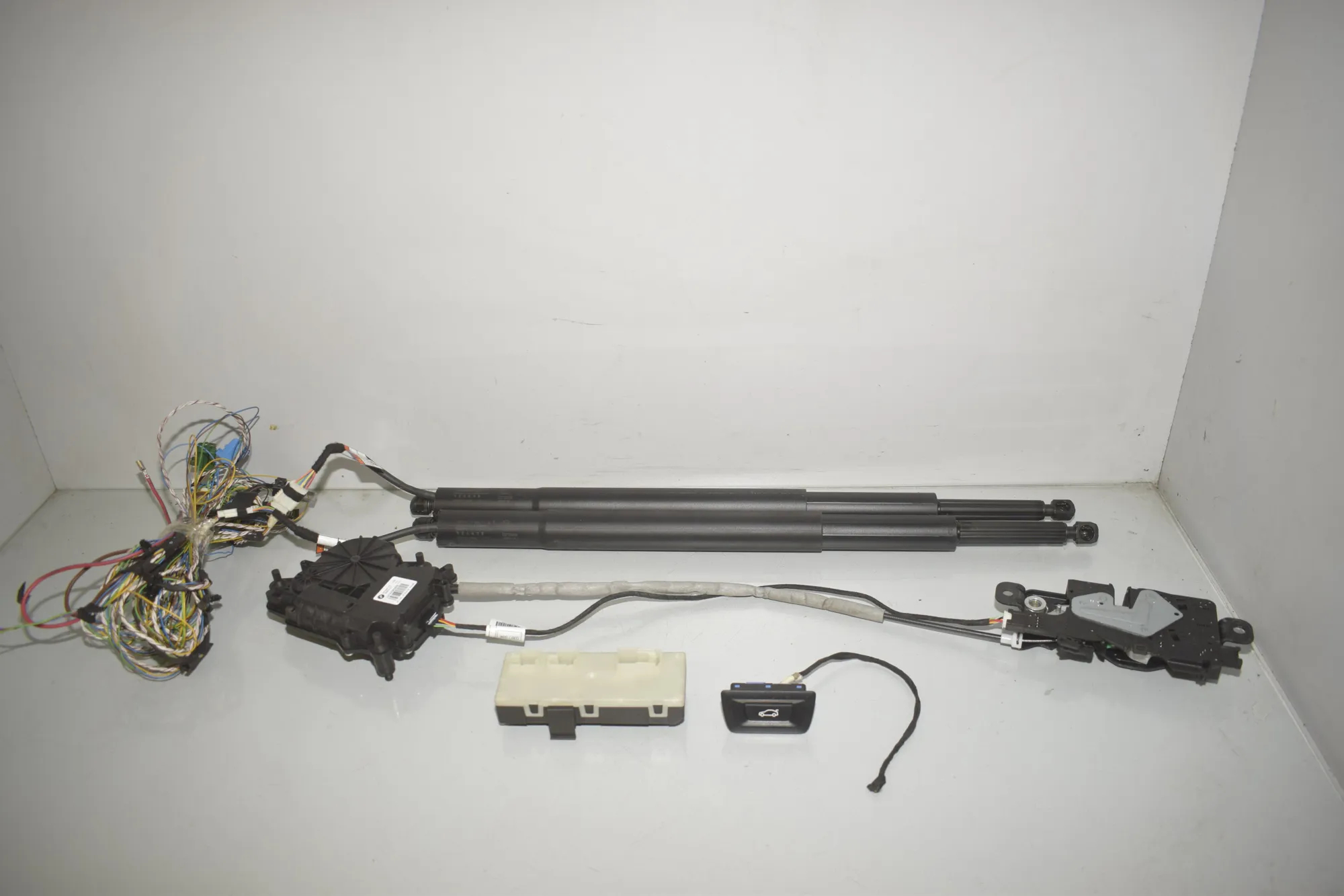 Electric Tailgate Opening Kit – OEM 9852925 · BMW 3 Touring (G21) (2019 - -) 320 d 2020