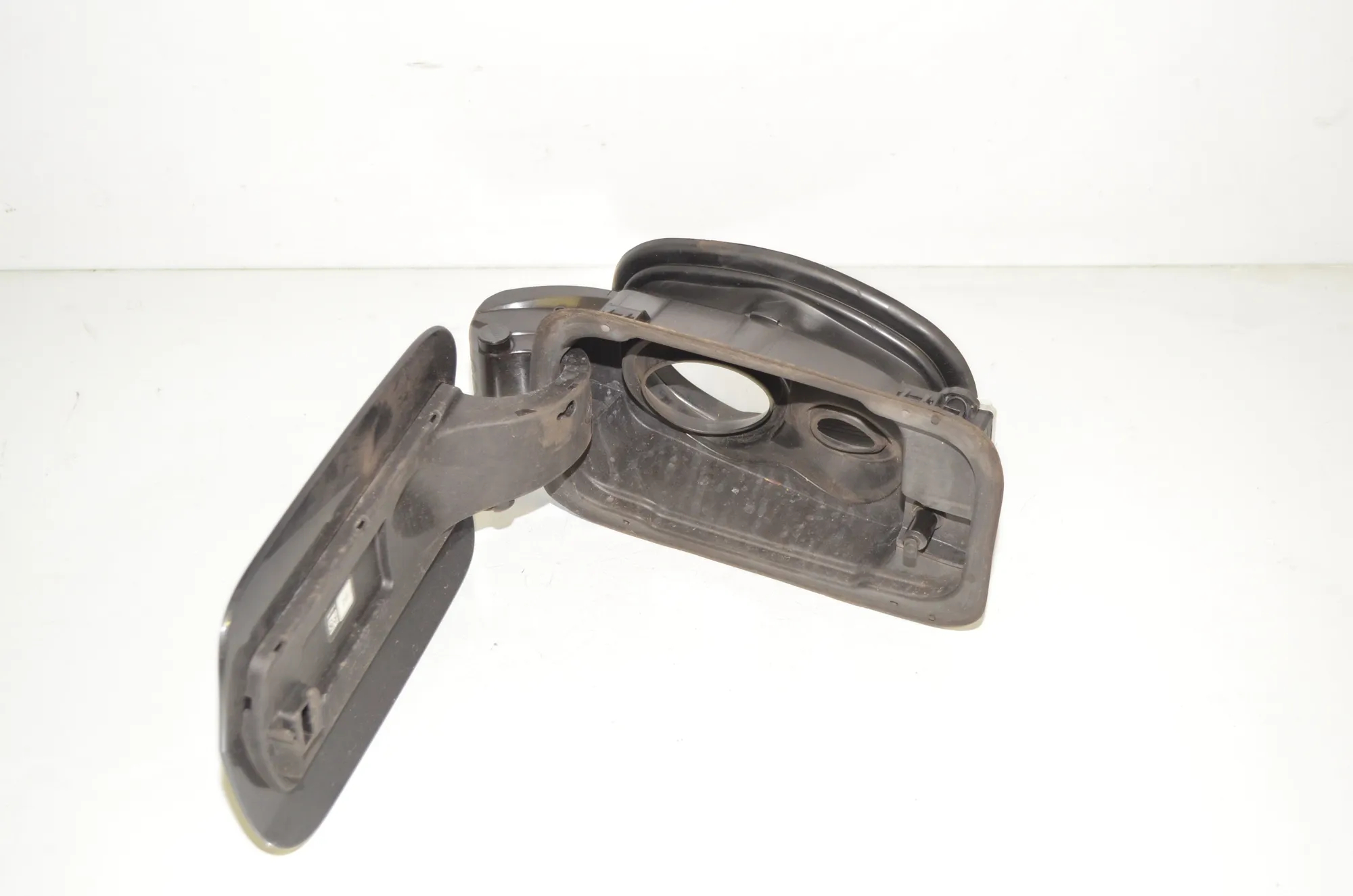 Fuel Tank Flap Cap – OEM 7433410 · BMW 3 Touring (G21) (2019 - -) 320 d 2020 – 5