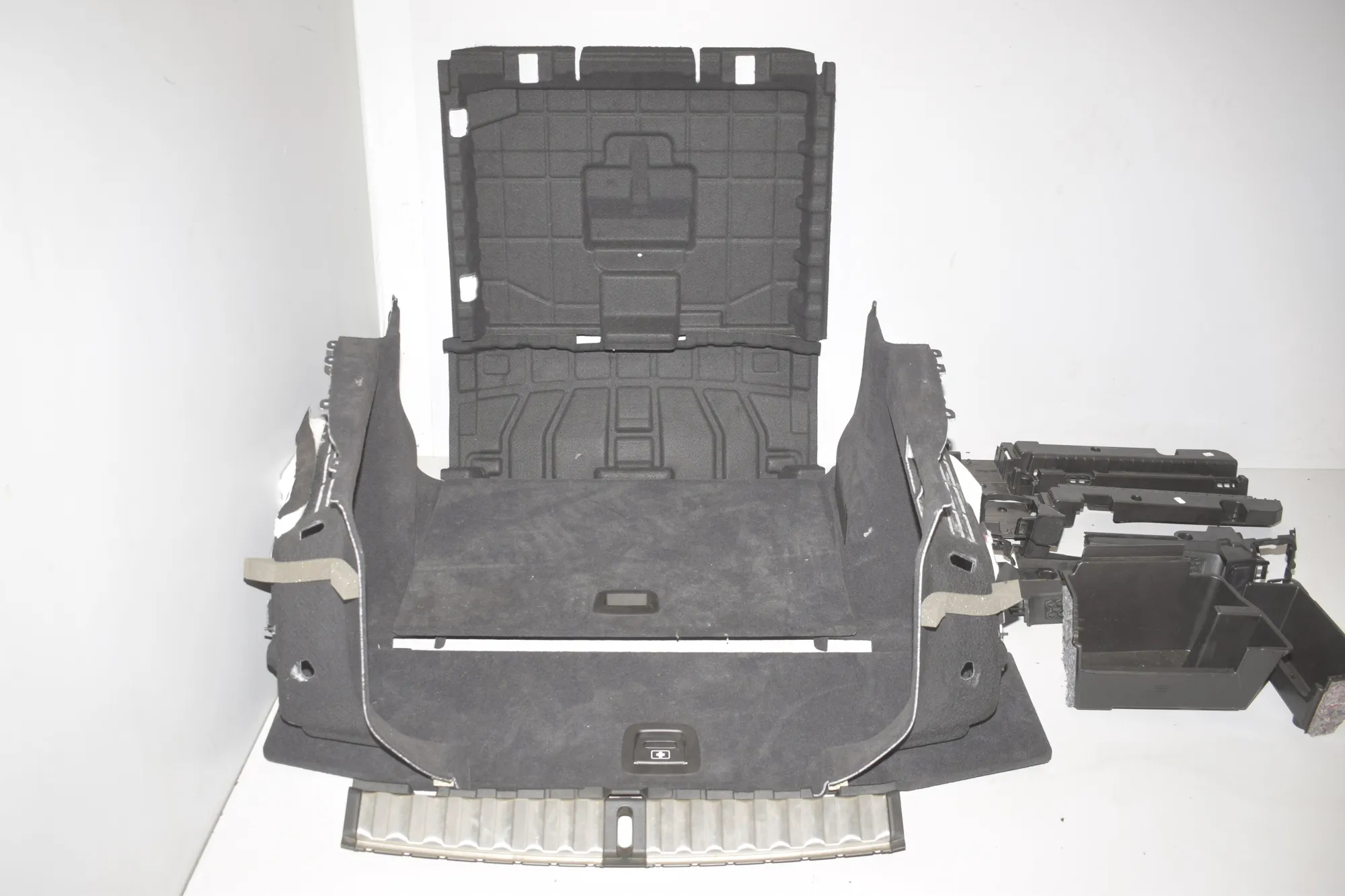 Trunk Trim Kit – OEM 7473732 · BMW 3 Touring (G21) (2019 - -) 320 d 2020 – 7