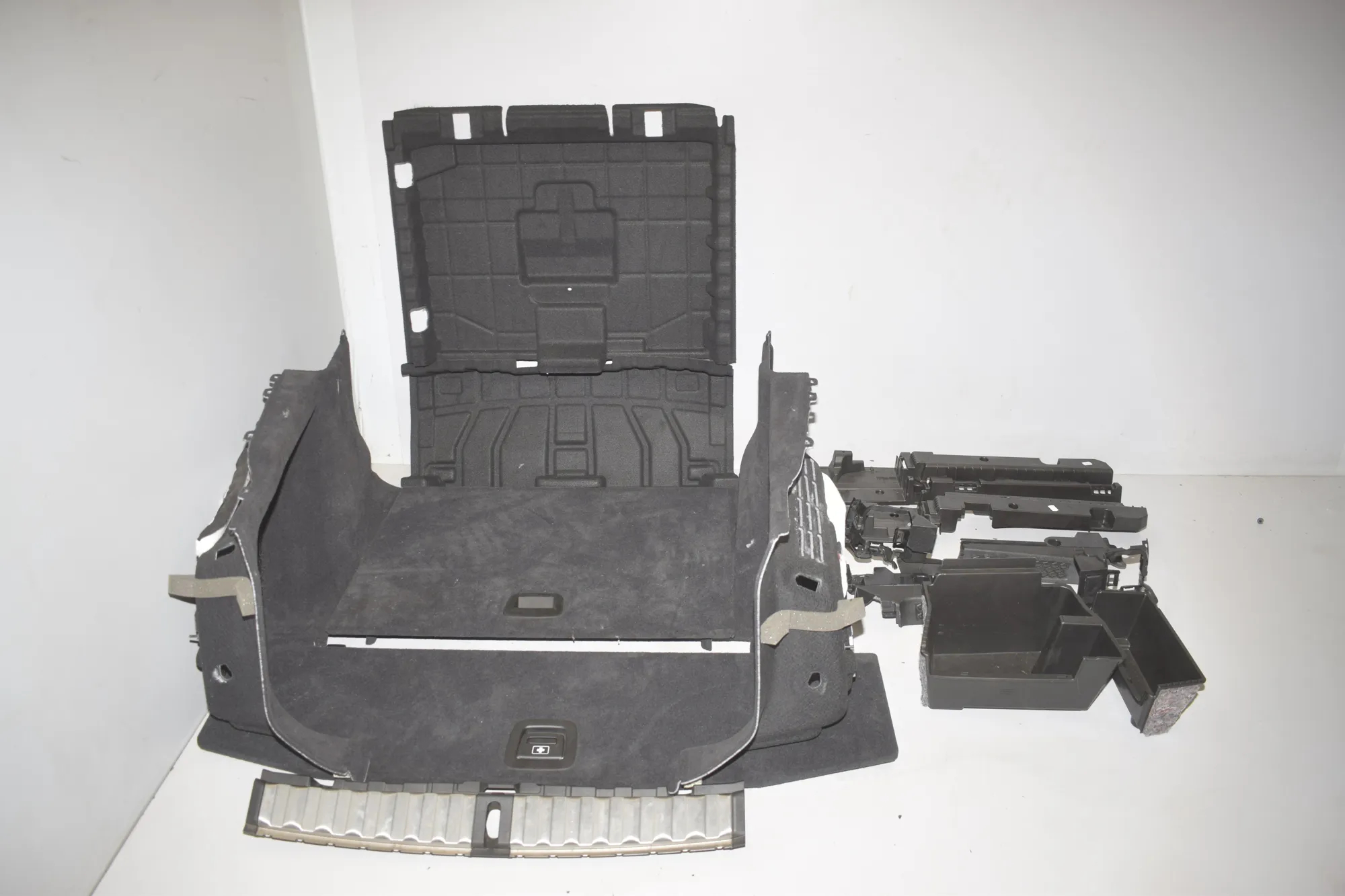 Trunk Trim Kit – OEM 7473732 · BMW 3 Touring (G21) (2019 - -) 320 d 2020 – 2