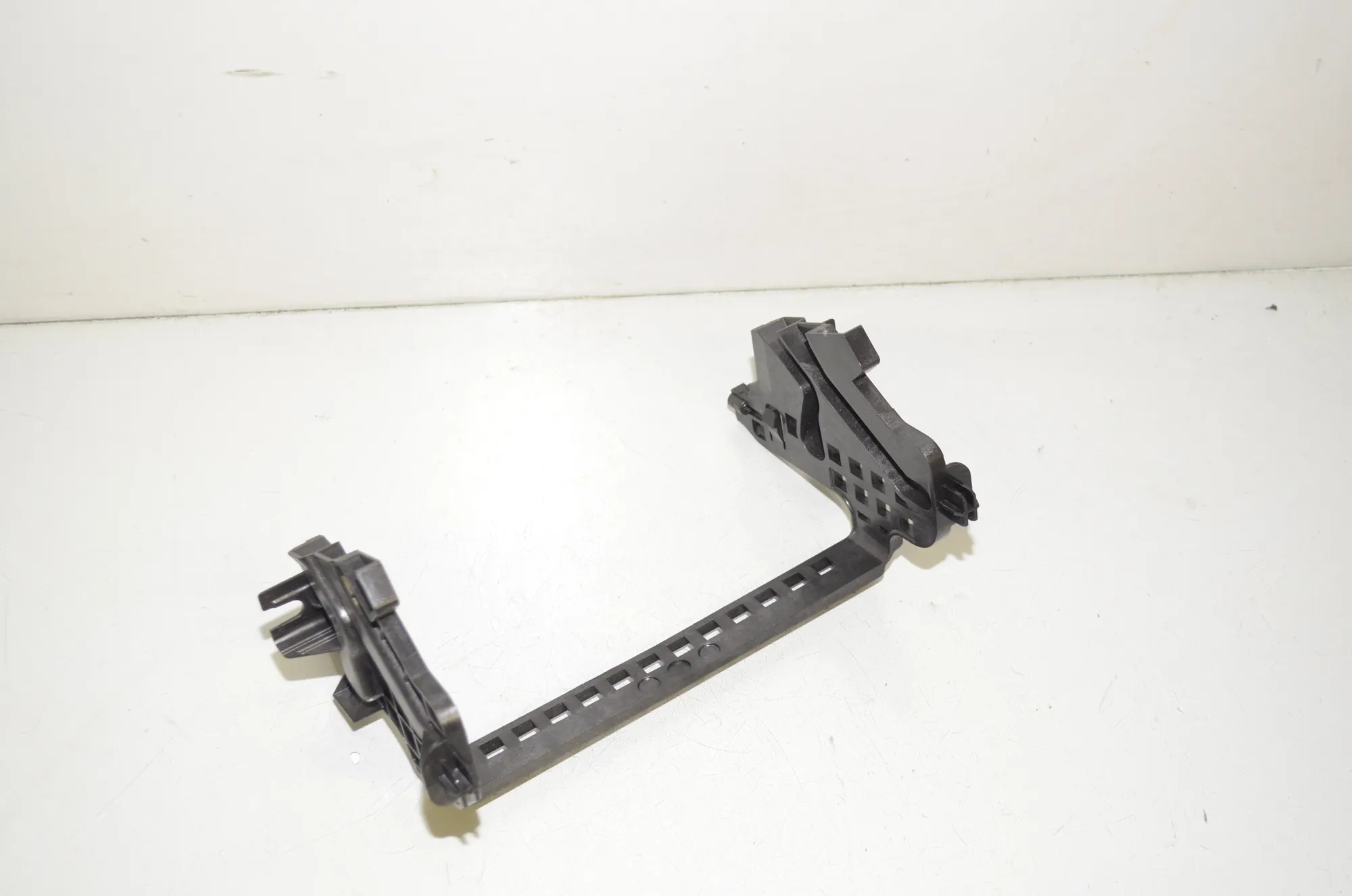 Bracket – OEM 6811443 · BMW 3 Touring (G21) (2019 - -) 320 d 2020