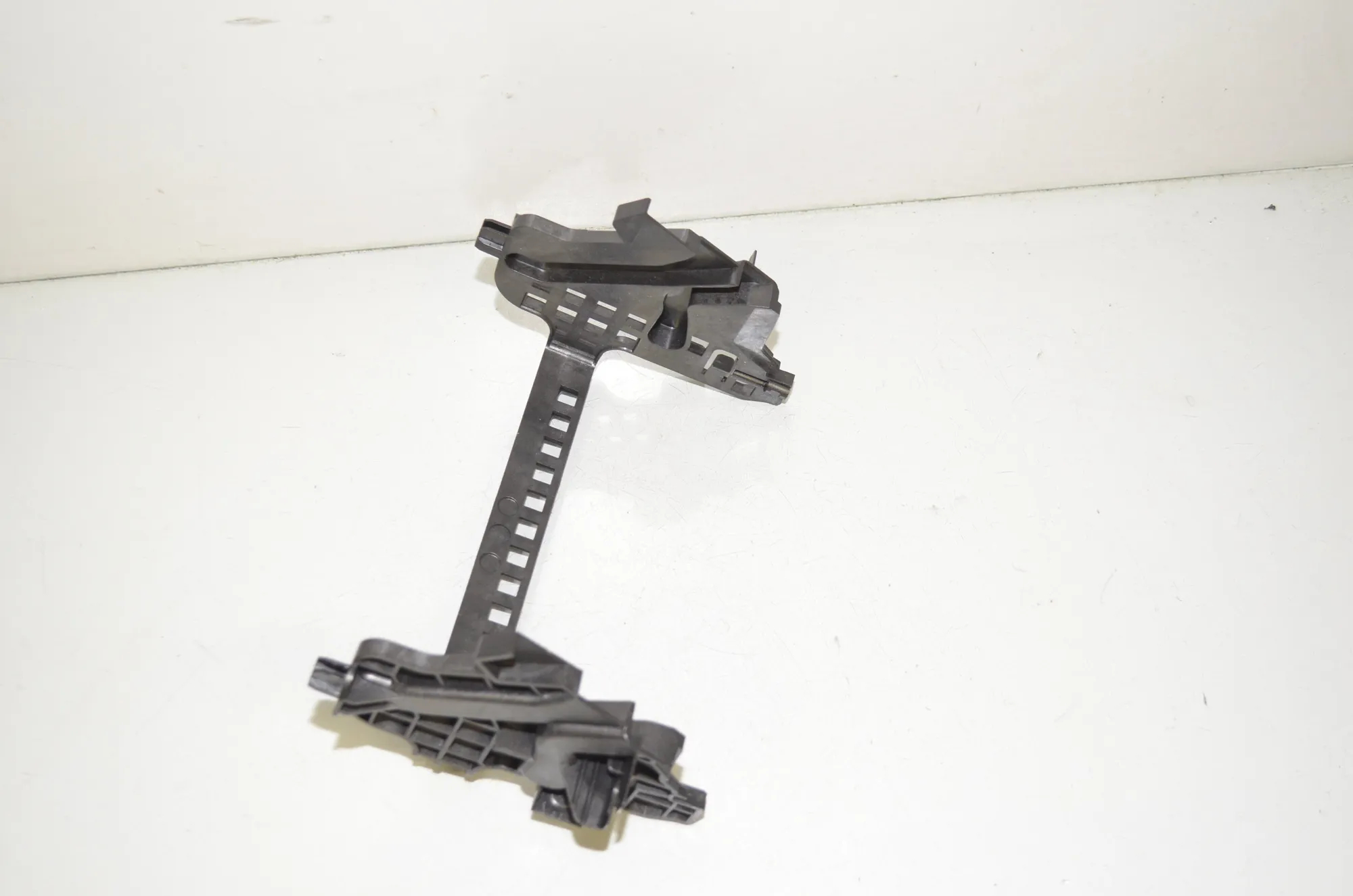Bracket – OEM 6811443 · BMW 3 Touring (G21) (2019 - -) 320 d 2020 – 2