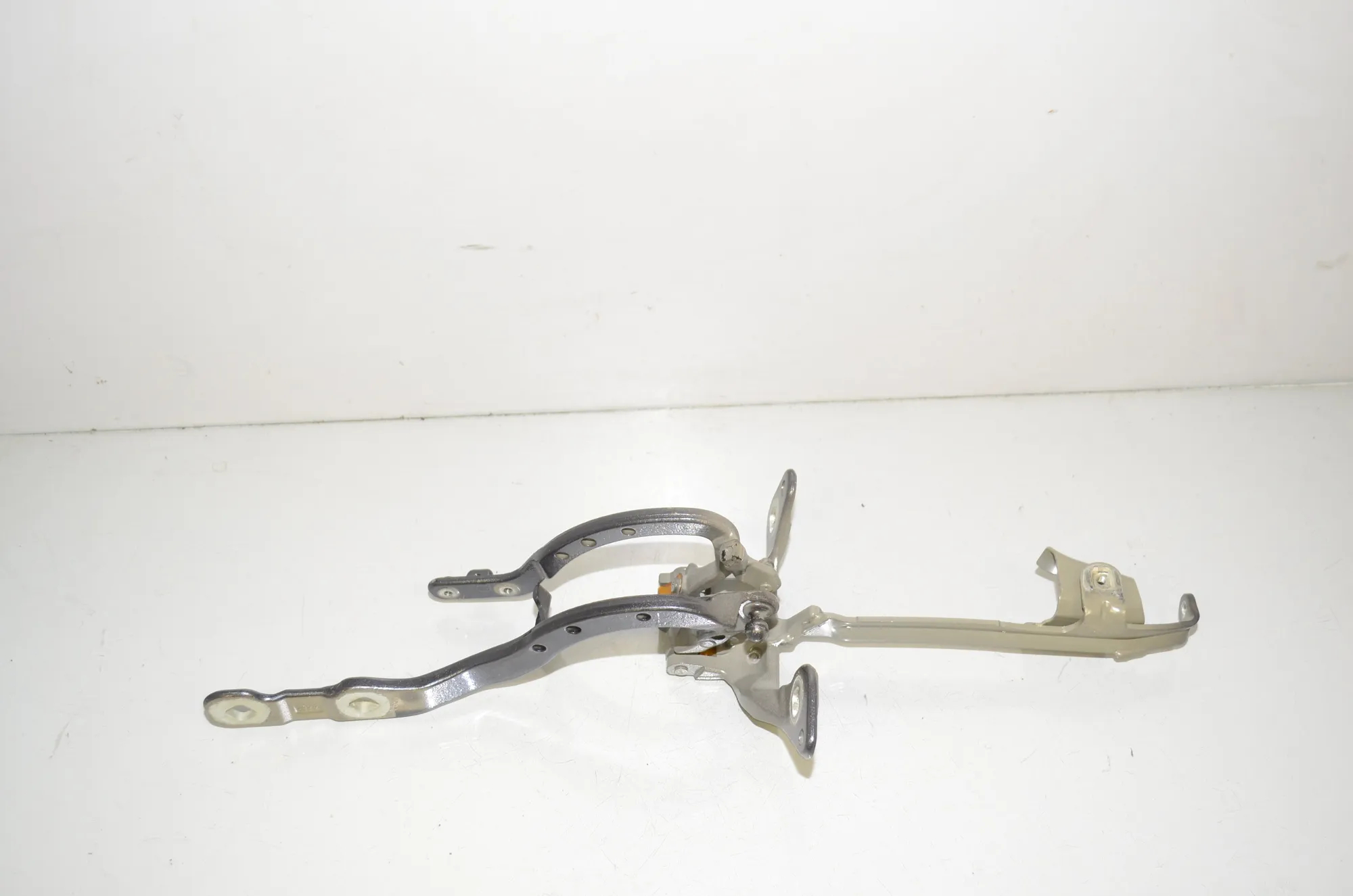 Left Side Bootlid Hinge – OEM 7453405 · BMW 3 Touring (G21) (2019 - -) 320 d 2020 – 2