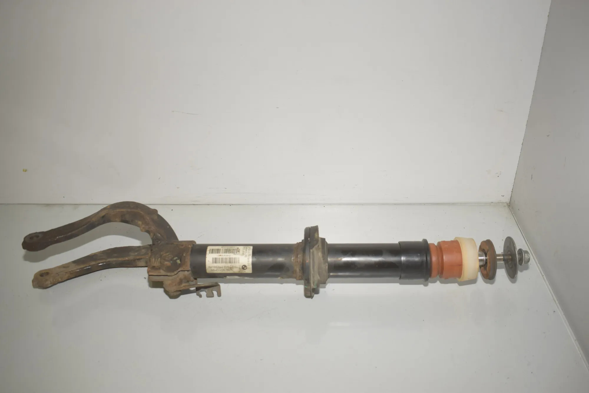 Front Left Shock Absorber – OEM 6781918 · BMW X5 (E70) xDrive 30 d 2011 – 2