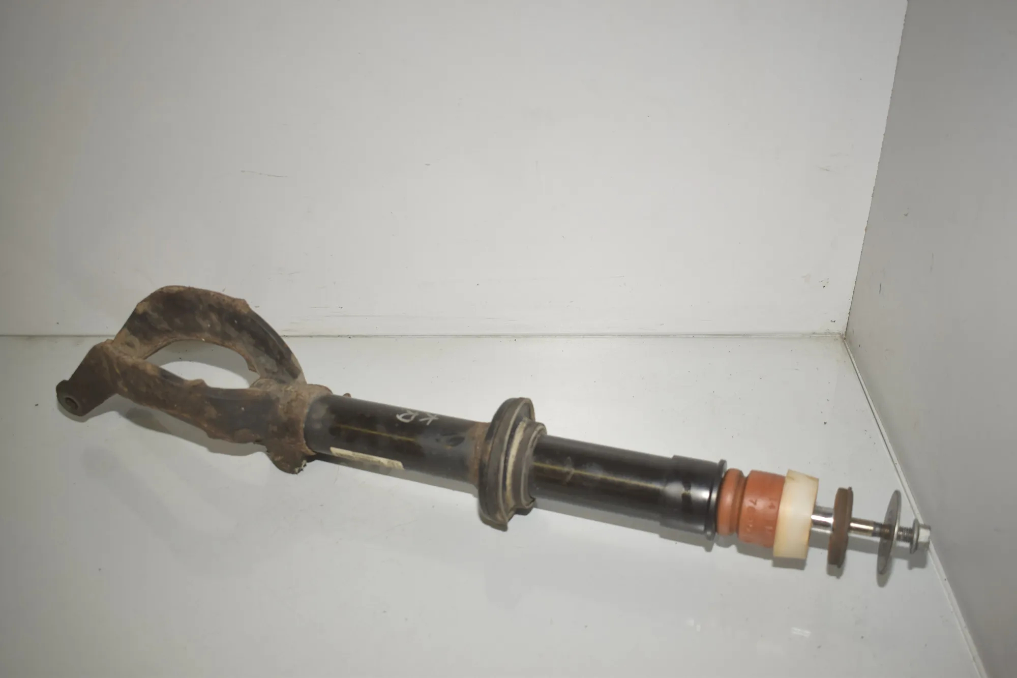 Front Left Shock Absorber – OEM 6781918 · BMW X5 (E70) xDrive 30 d 2011 – 3
