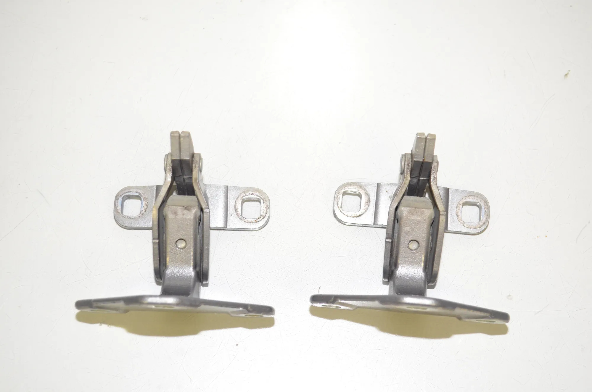 Right Side Bootlid Hinge – OEM 7352697 · BMW X5 (F15, F85) M 50 d 2017