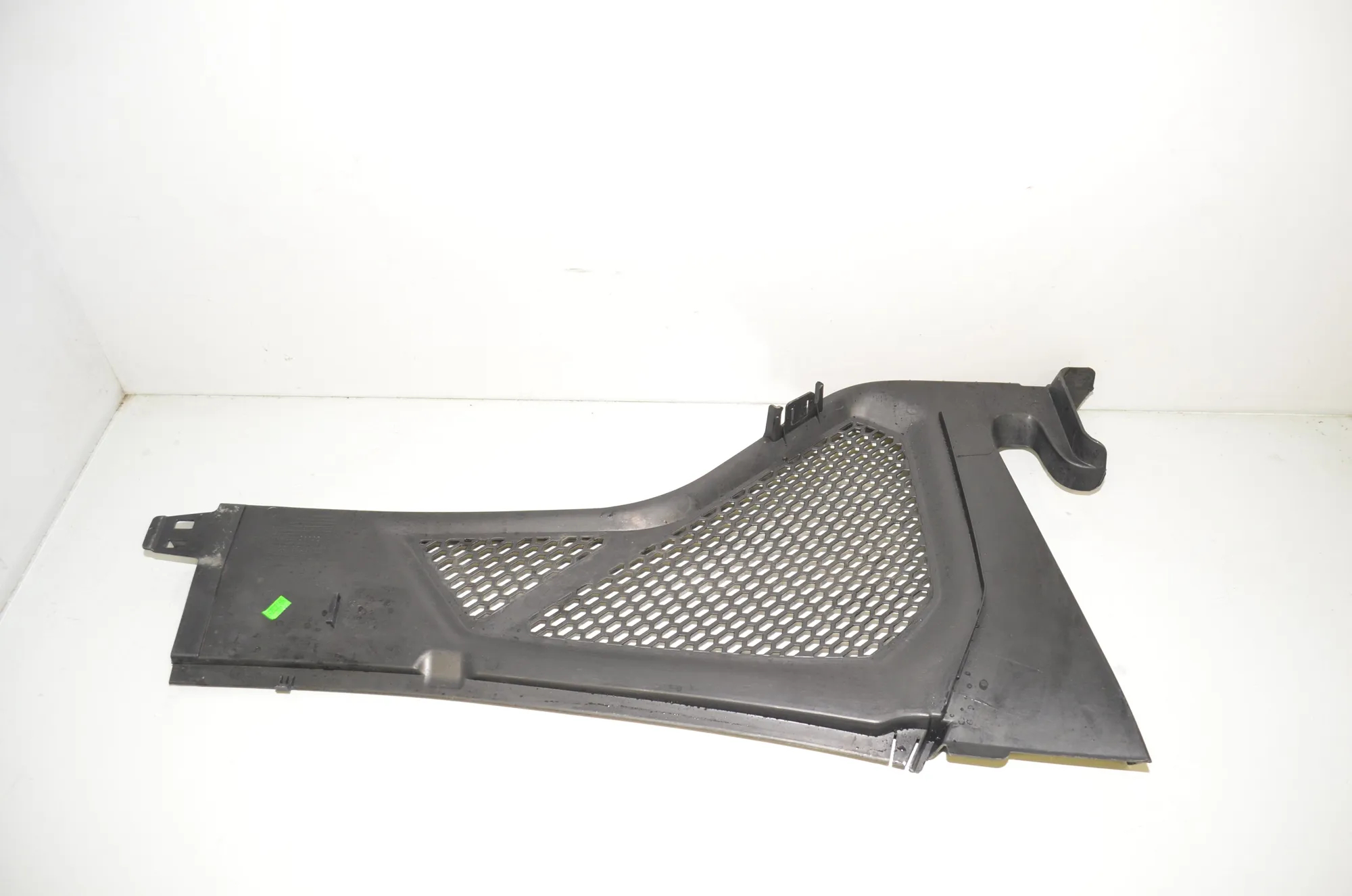 Front Wiper Cowl Trim – OEM 9245593 · BMW X5 (F15, F85) M 50 d 2017 – 4