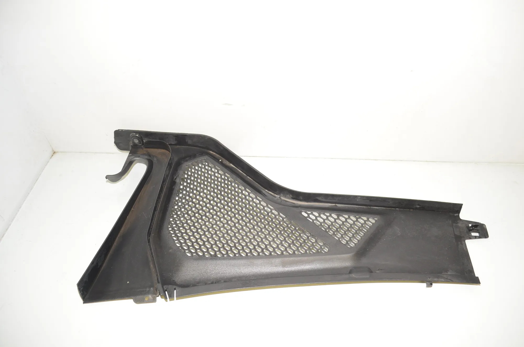 Front Wiper Cowl Trim – OEM 9245593 · BMW X5 (F15, F85) M 50 d 2017 – 2