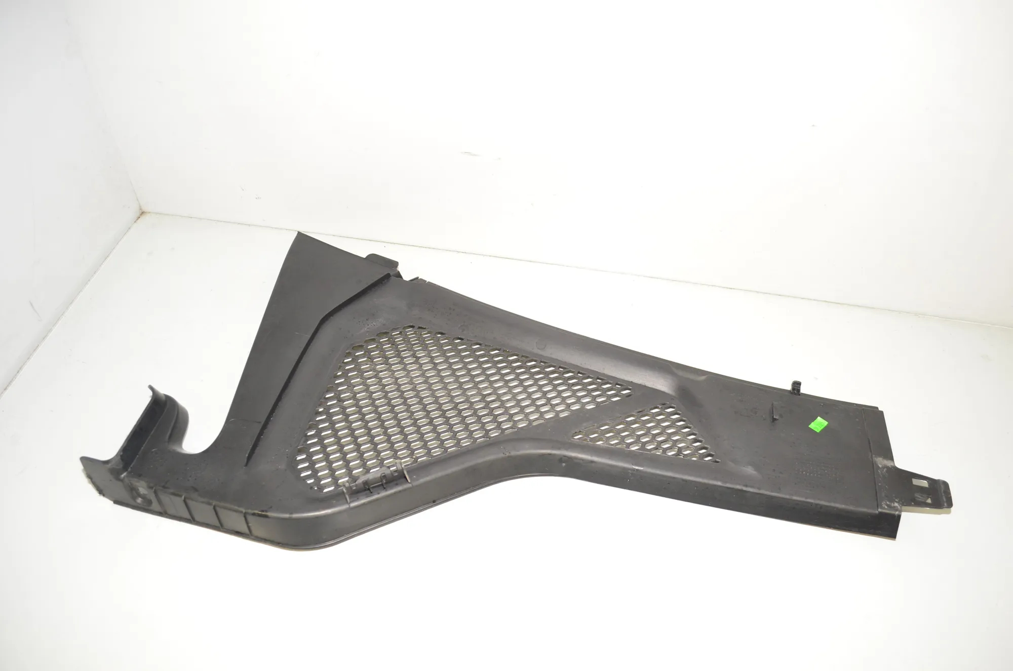 Front Wiper Cowl Trim – OEM 9245593 · BMW X5 (F15, F85) M 50 d 2017 – 3