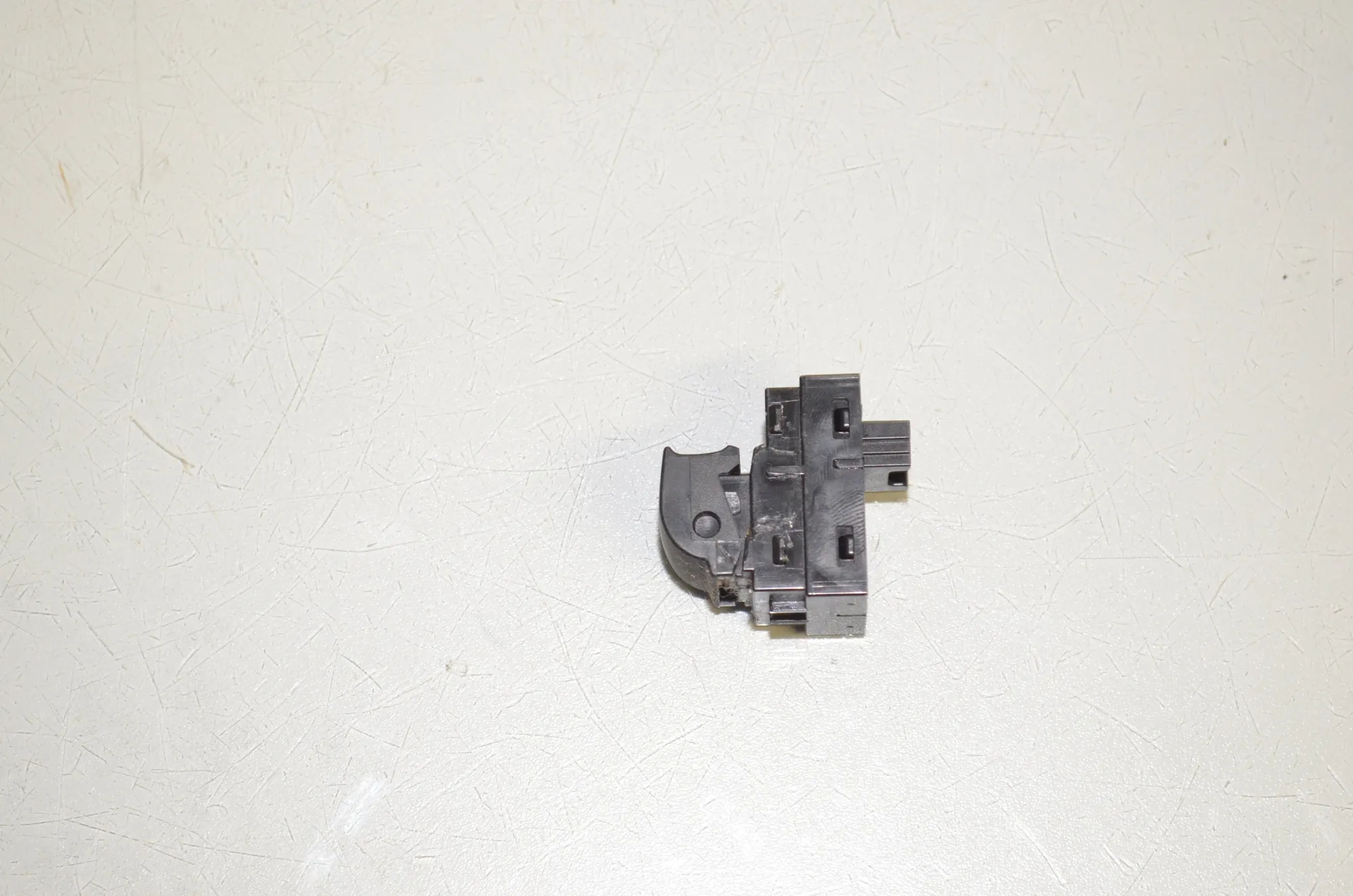 Tailgate Open Switch – OEM 9318704 · BMW X5 (F15, F85) M 50 d 2017 – 2