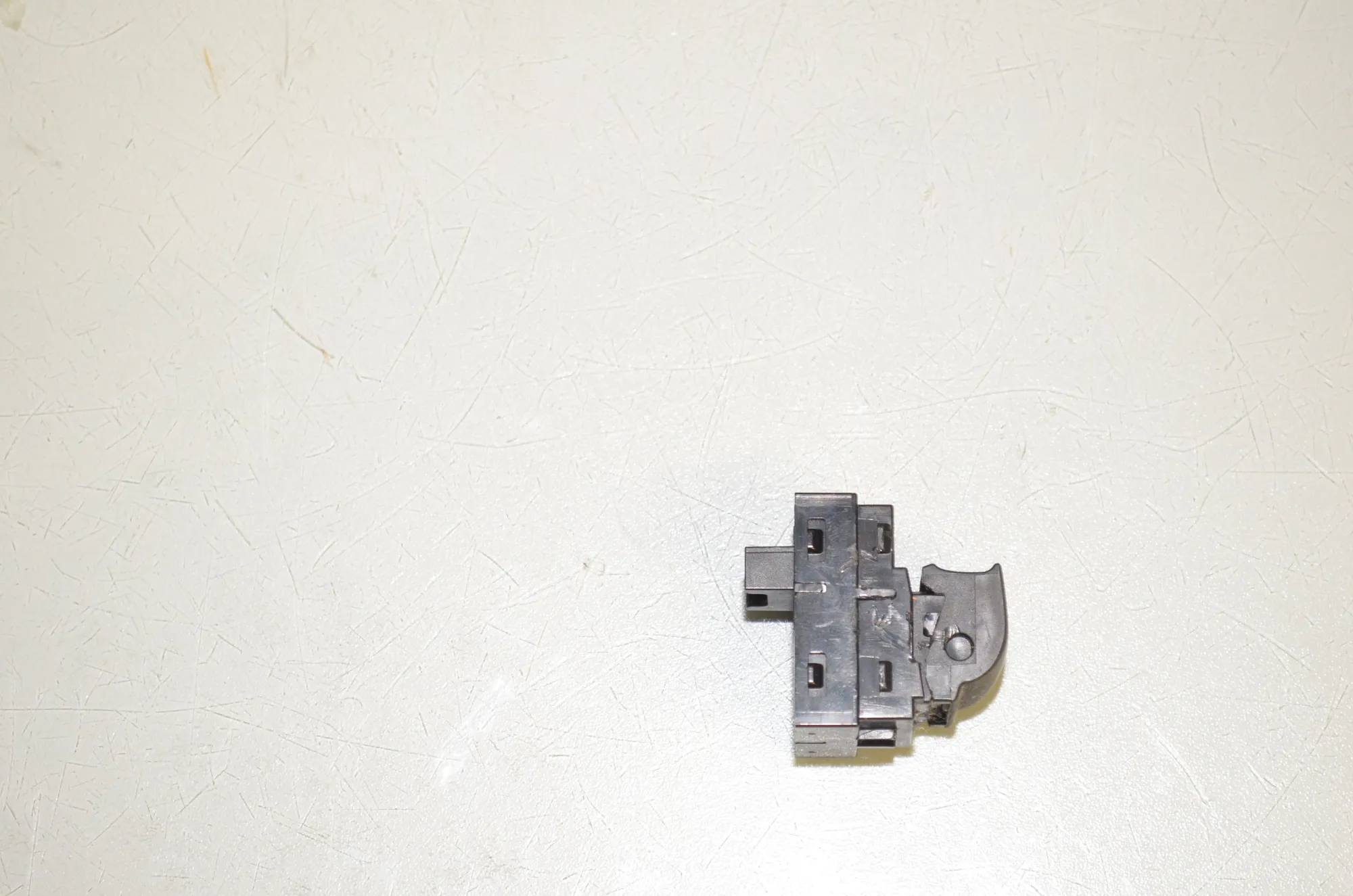 Tailgate Open Switch – OEM 9318704 · BMW X5 (F15, F85) M 50 d 2017 – 4