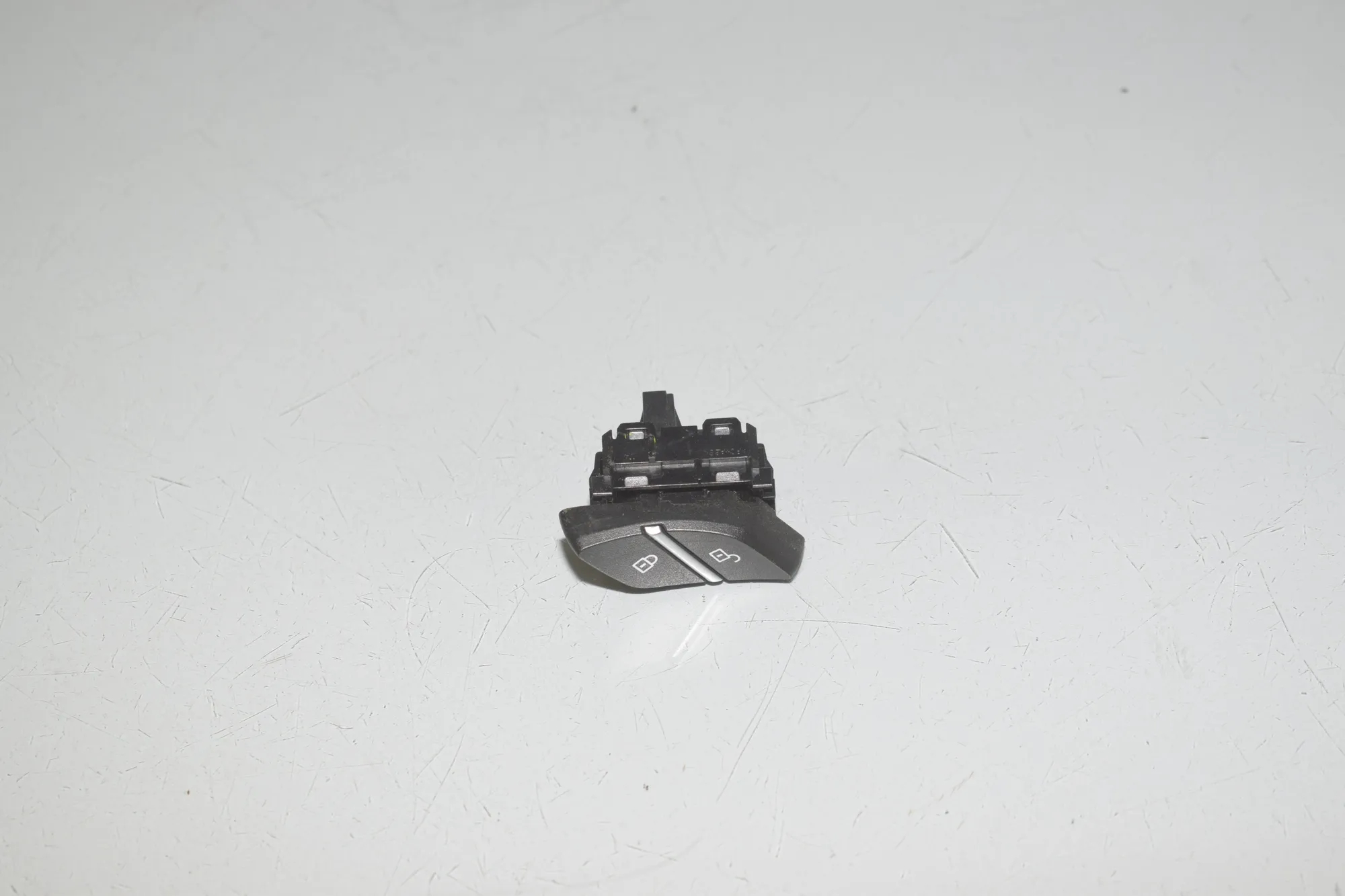 Door unlock/lock buttons – OEM 6801351 · BMW X5 (F15, F85) M 50 d 2017 – 3