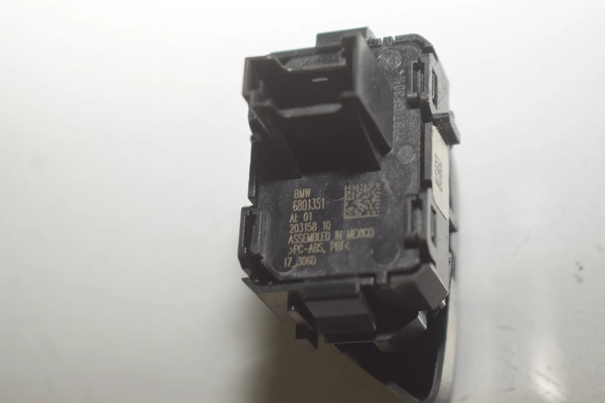 Door unlock/lock buttons – OEM 6801351 · BMW X5 (F15, F85) M 50 d 2017 – 5