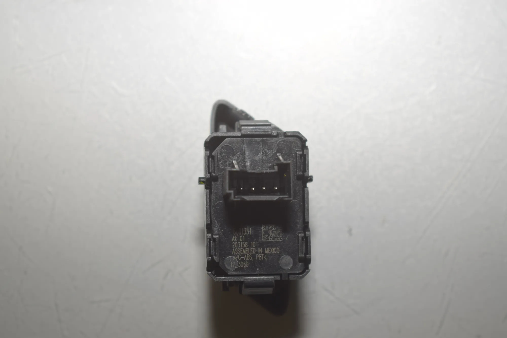 Door unlock/lock buttons – OEM 6801351 · BMW X5 (F15, F85) M 50 d 2017 – 4