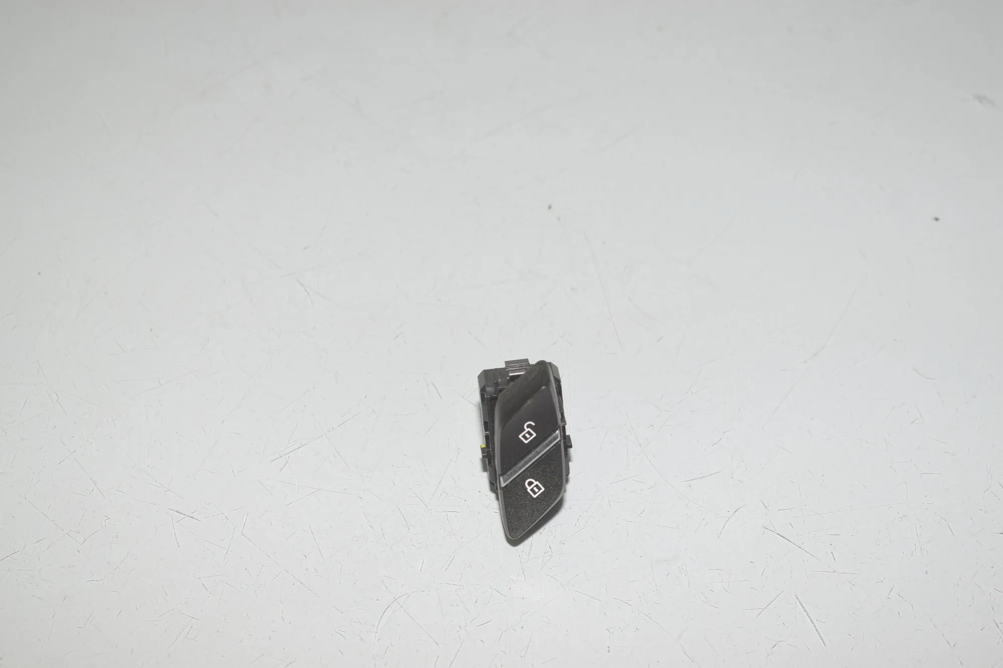Door unlock/lock buttons – OEM 6801351 · BMW X5 (F15, F85) M 50 d 2017