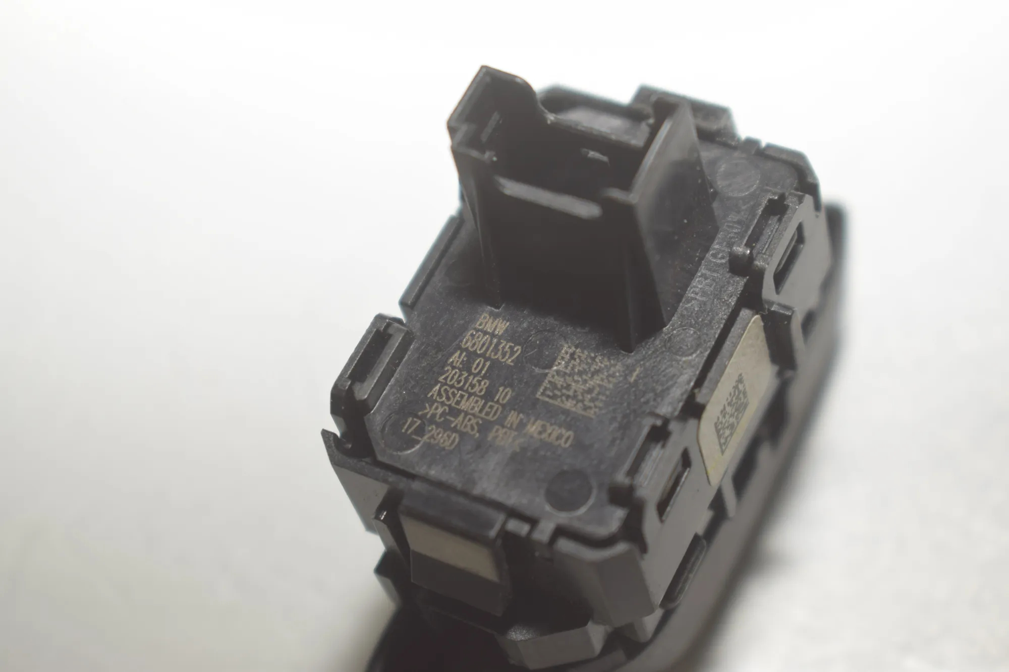 Door unlock/lock buttons – OEM 6801352 · BMW X5 (F15, F85) M 50 d 2017 – 5