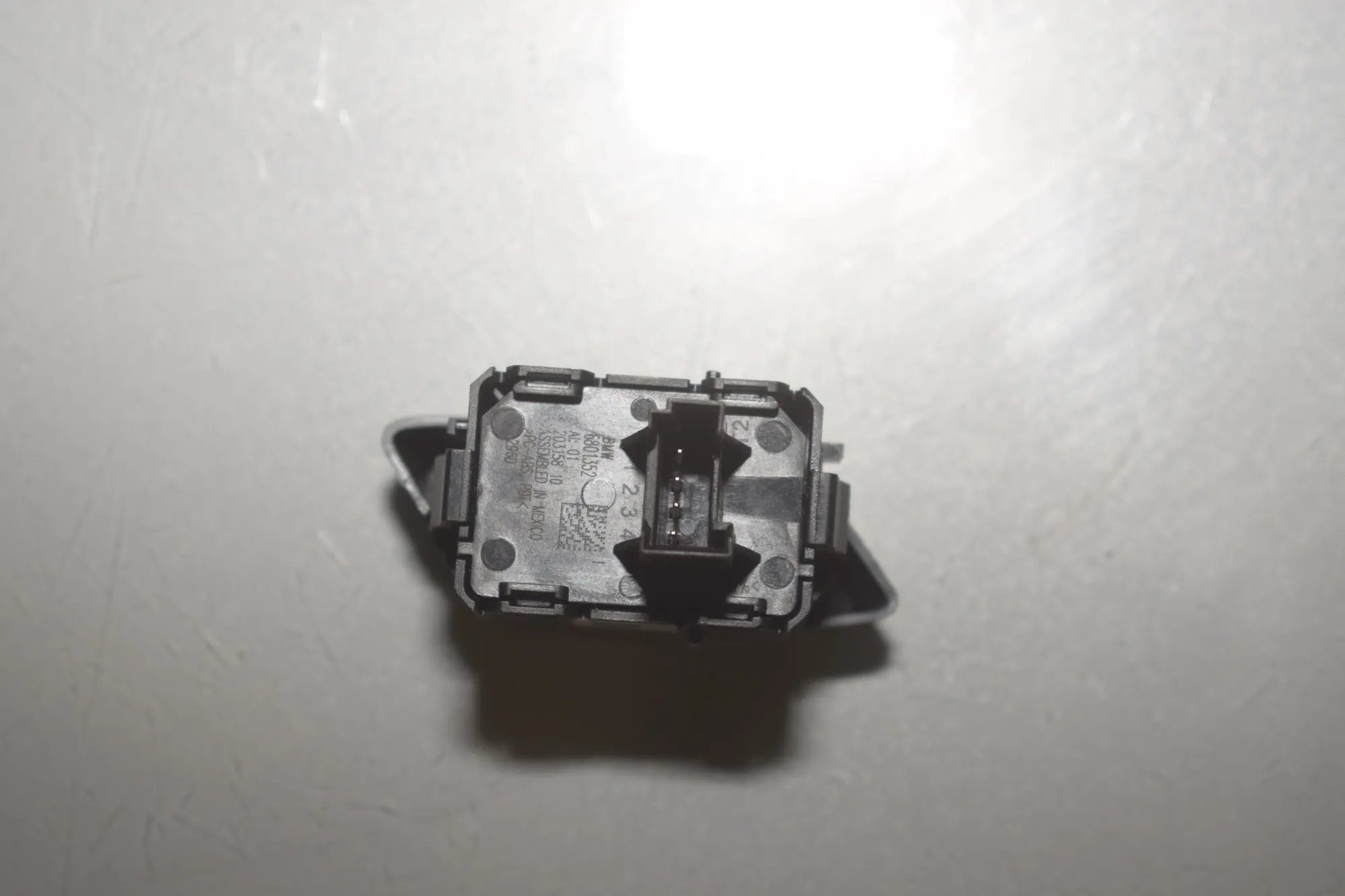 Door unlock/lock buttons – OEM 6801352 · BMW X5 (F15, F85) M 50 d 2017 – 4