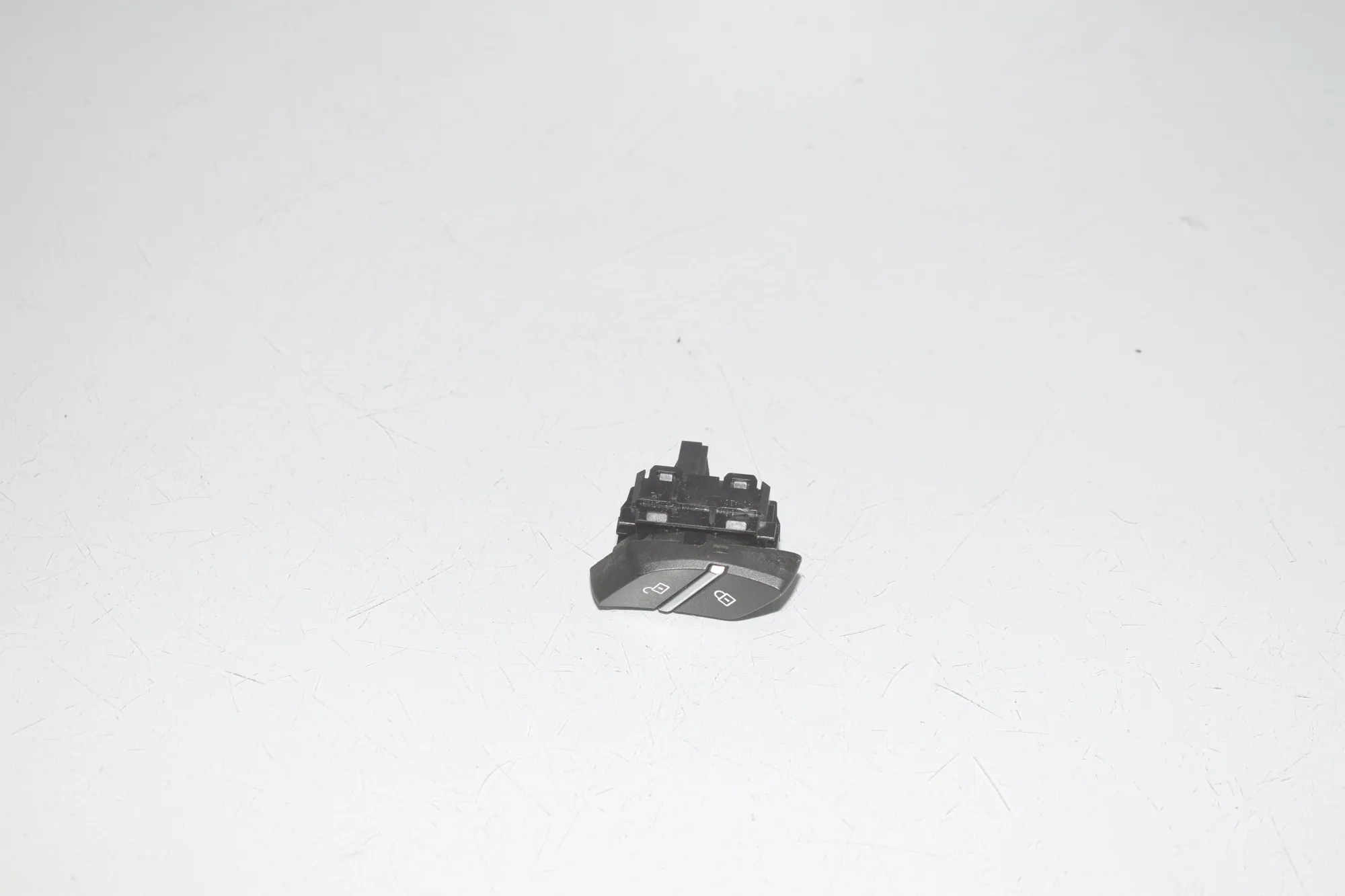 Door unlock/lock buttons – OEM 6801352 · BMW X5 (F15, F85) M 50 d 2017