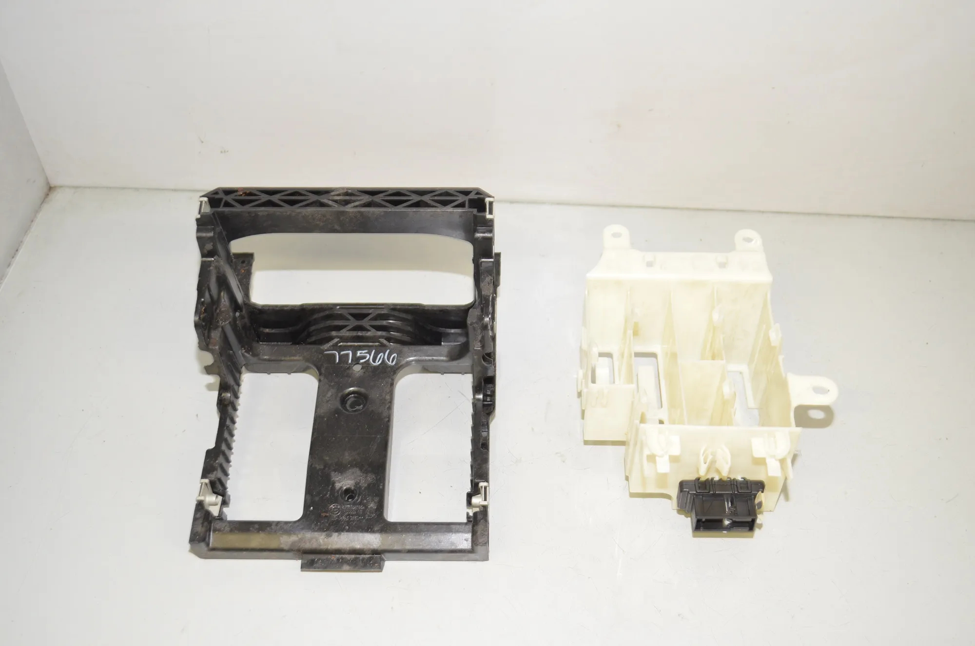 Bracket – OEM 9296975 · BMW X5 (F15, F85) M 50 d 2017 – 2