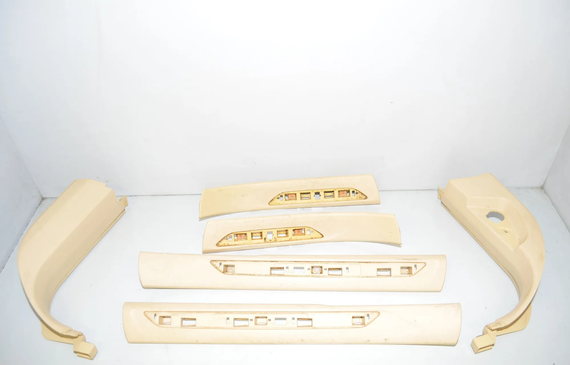 Front Left Interior Step Trim – OEM 7284557 · BMW X5 (F15, F85) M 50 d 2017