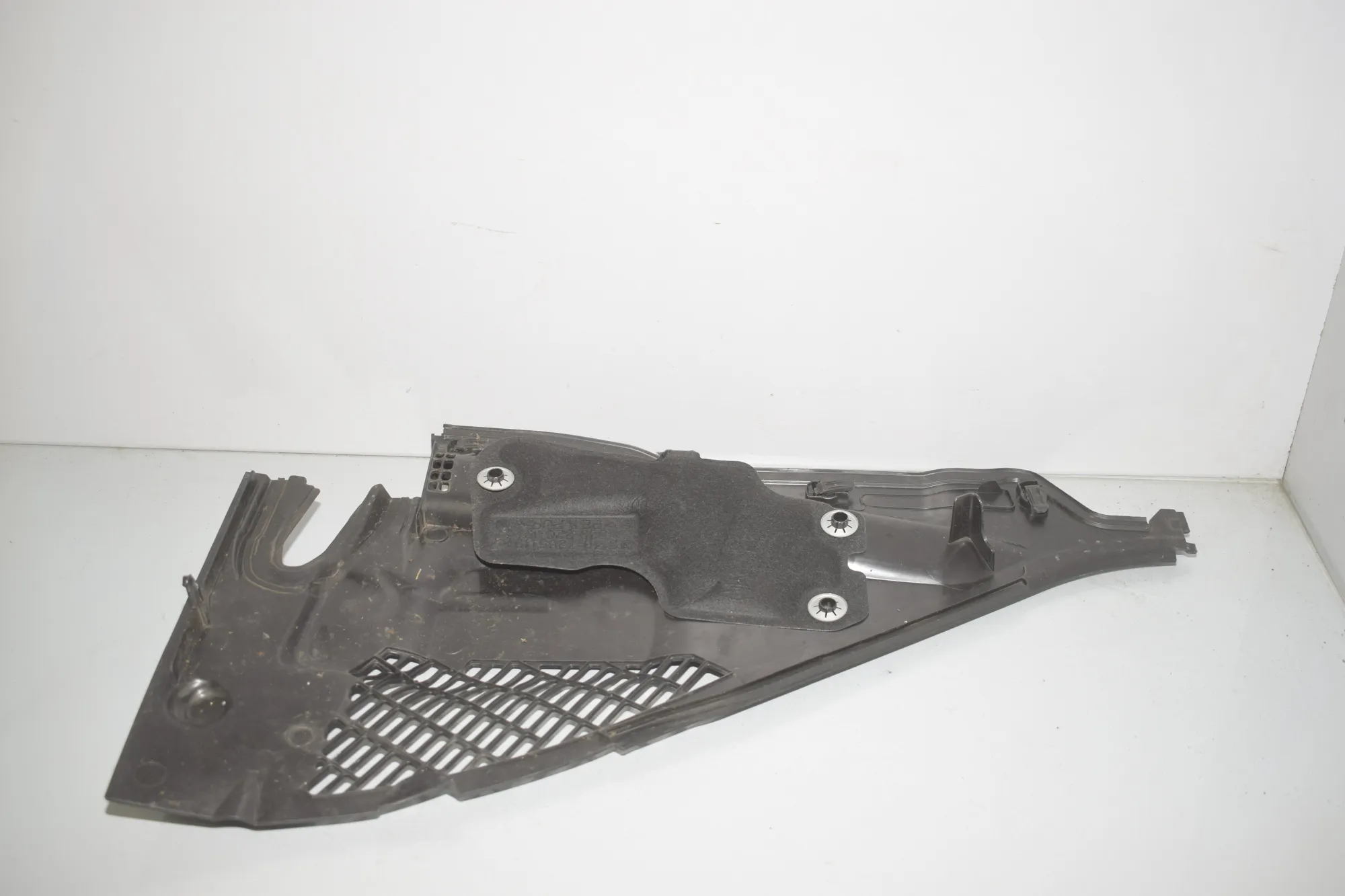 Other Trim Parts – OEM 9353043 · BMW 3 (F30, F80) 330 d xDrive 2015 – 3