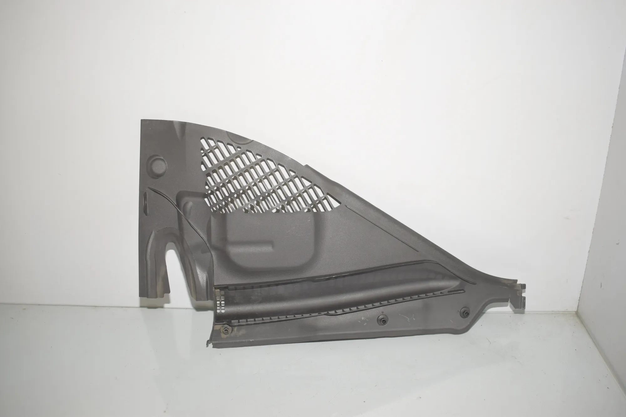 Other Trim Parts – OEM 9353043 · BMW 3 (F30, F80) 330 d xDrive 2015 – 2