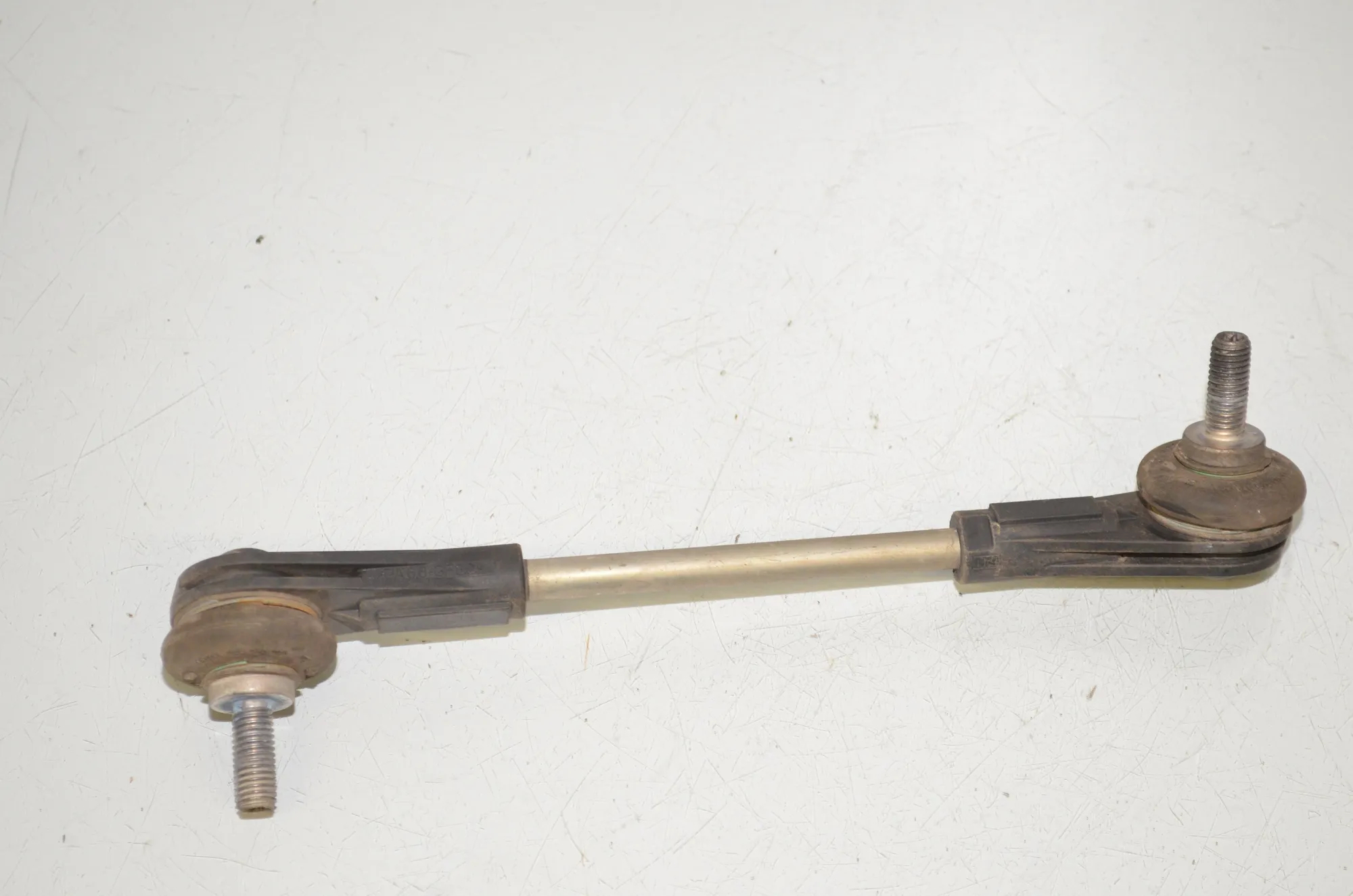 Front Right Stabilizer Link – OEM 6862858 · BMW i3 (I01) Electric 2019 – 3
