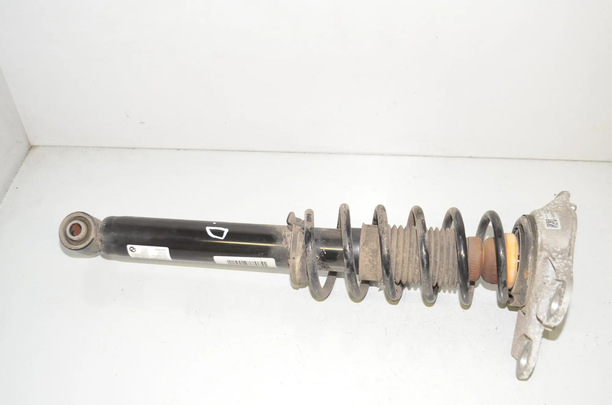 Rear Right Shock Absorber – OEM 6880101 · BMW i3 (I01) Electric 2019 – 3