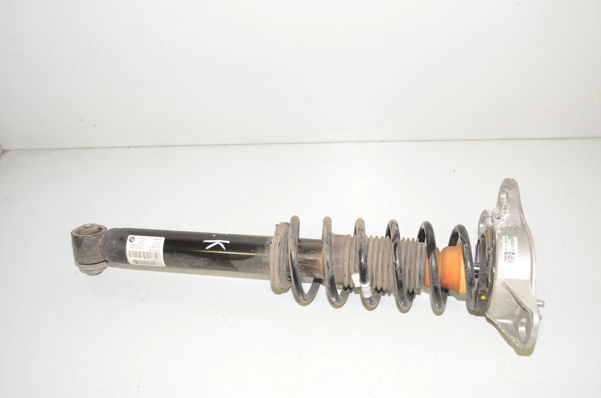Rear Left Shock Absorber – OEM 6880101 · BMW i3 (I01) Electric 2019 – 2