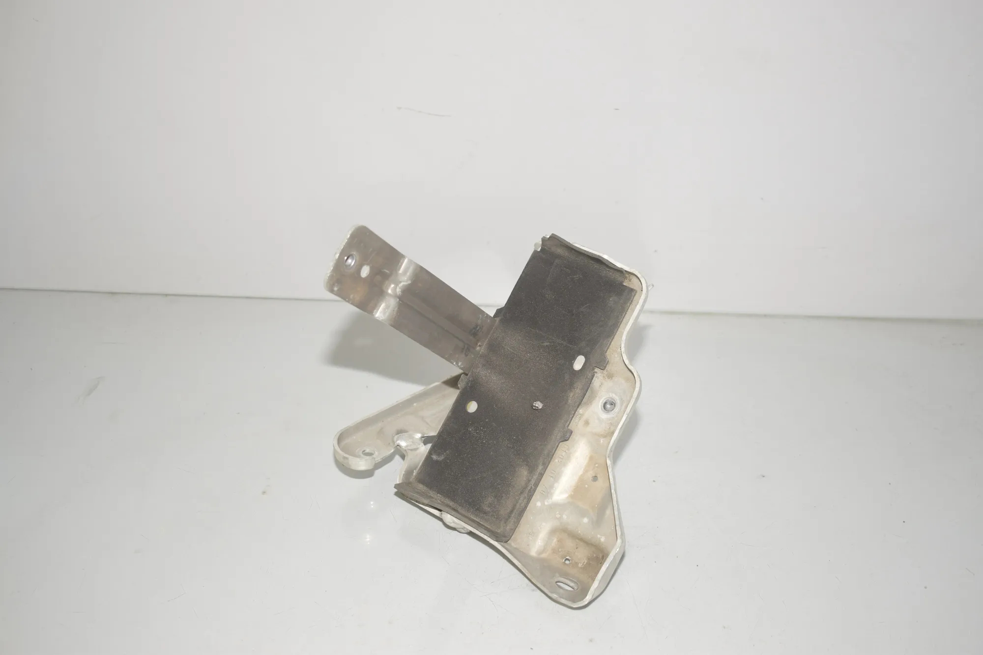 Battery Holder – OEM 8602813 · BMW i3 (I01) Electric 2019 – 3