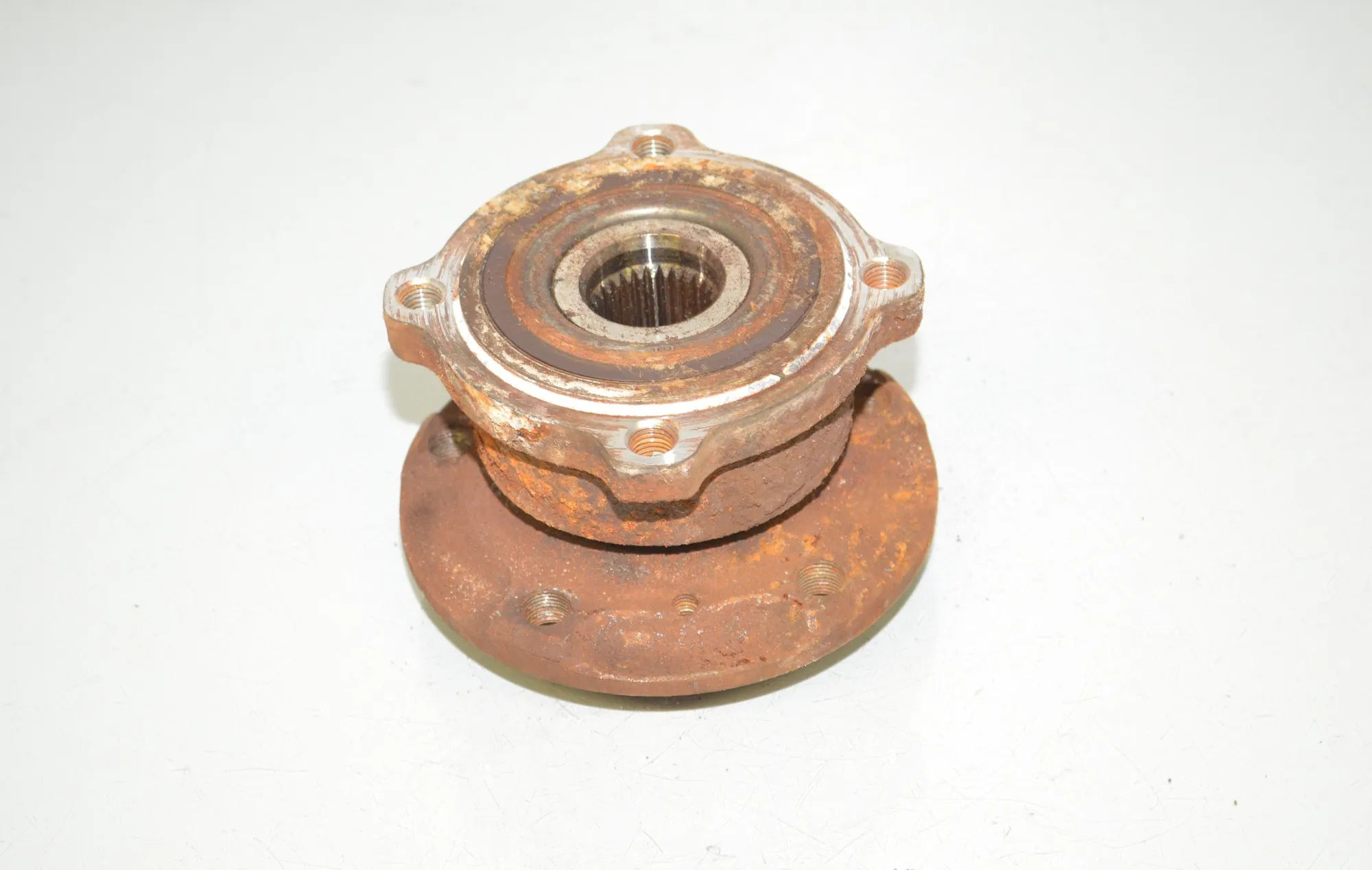 Rear Left Wheel Bearing – OEM 6867811 · BMW X5 (E70) xDrive 30 d 2011 – 3