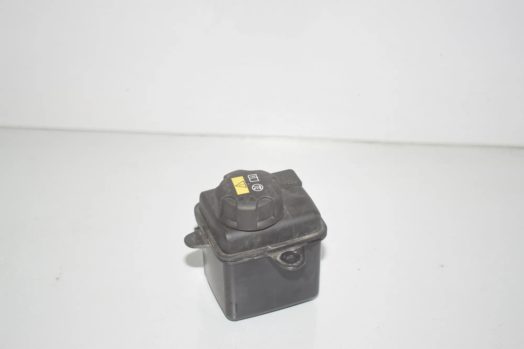 Expansion Tank – OEM 9327150 · BMW i3 (I01) Electric 2019