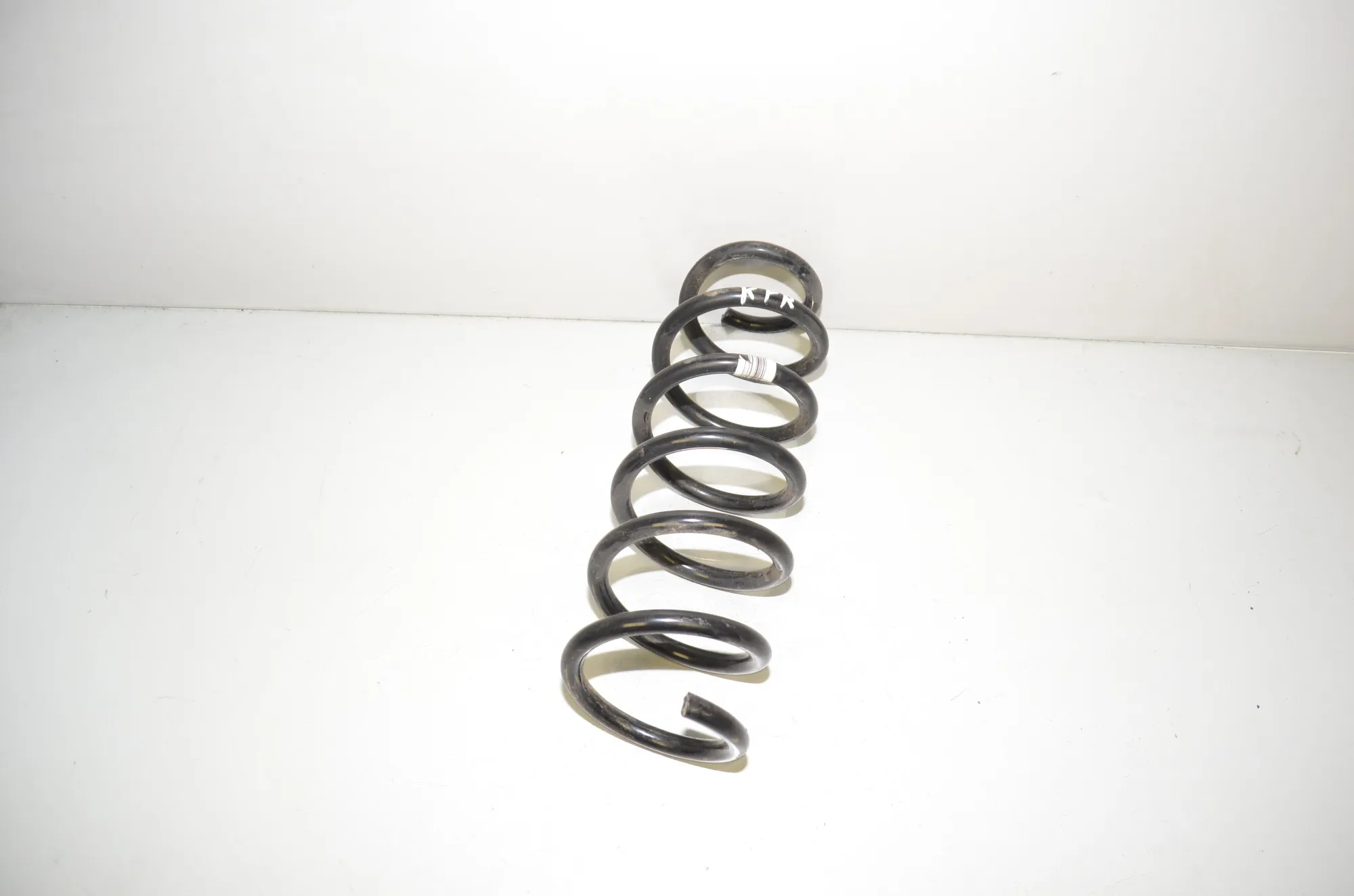 Front Left Coil Spring – OEM 6882395 · BMW 5 Touring (G31) (2017 - -) 520 d 2021 – 2