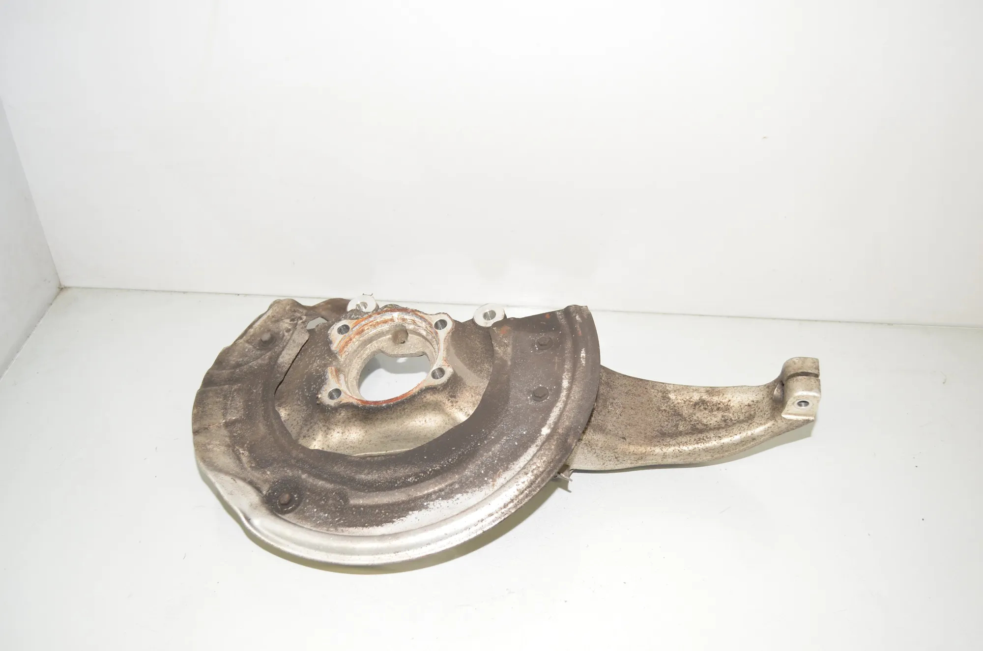 Front Right Wheel Hub – OEM 6884382 · BMW 5 Touring (G31) (2017 - -) 520 d 2021 – 2