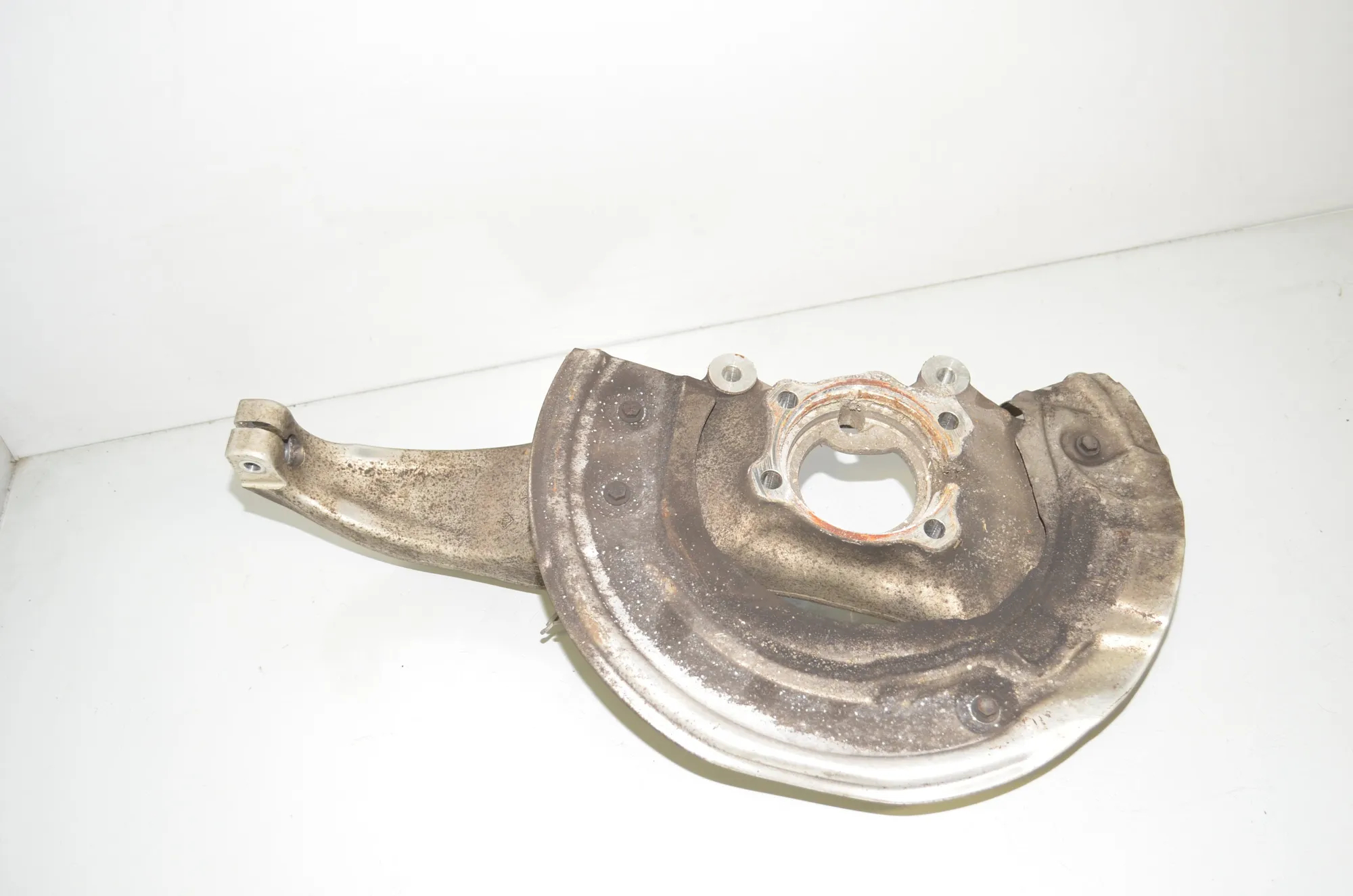 Front Left Wheel Hub – OEM 6884381 · BMW 5 Touring (G31) (2017 - -) 520 d 2021