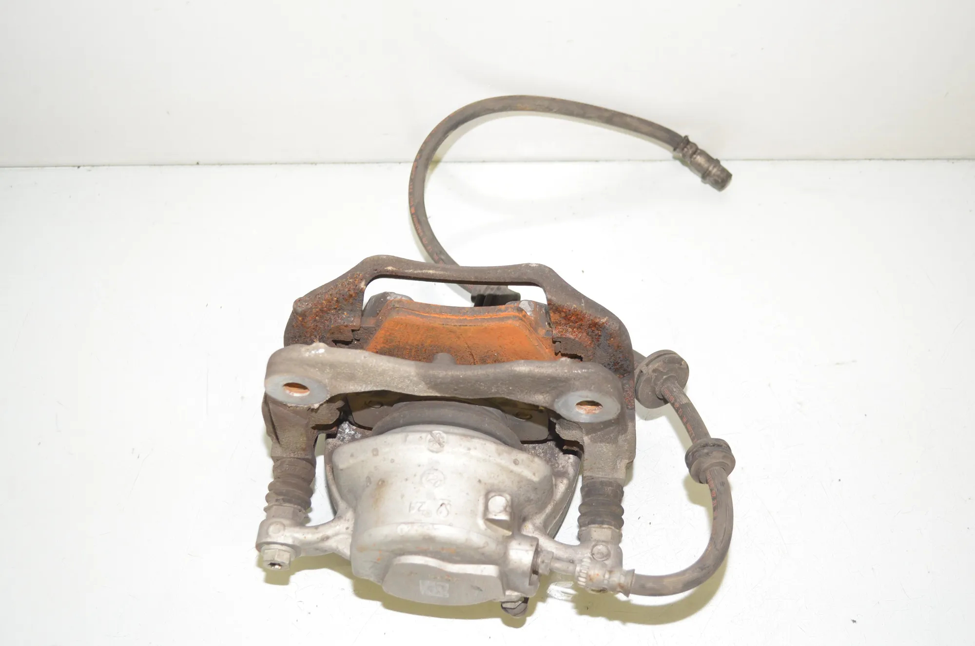 Front Right Brake Caliper – OEM 6872800 · BMW 5 Touring (G31) (2017 - -) 520 d 2021 – 4