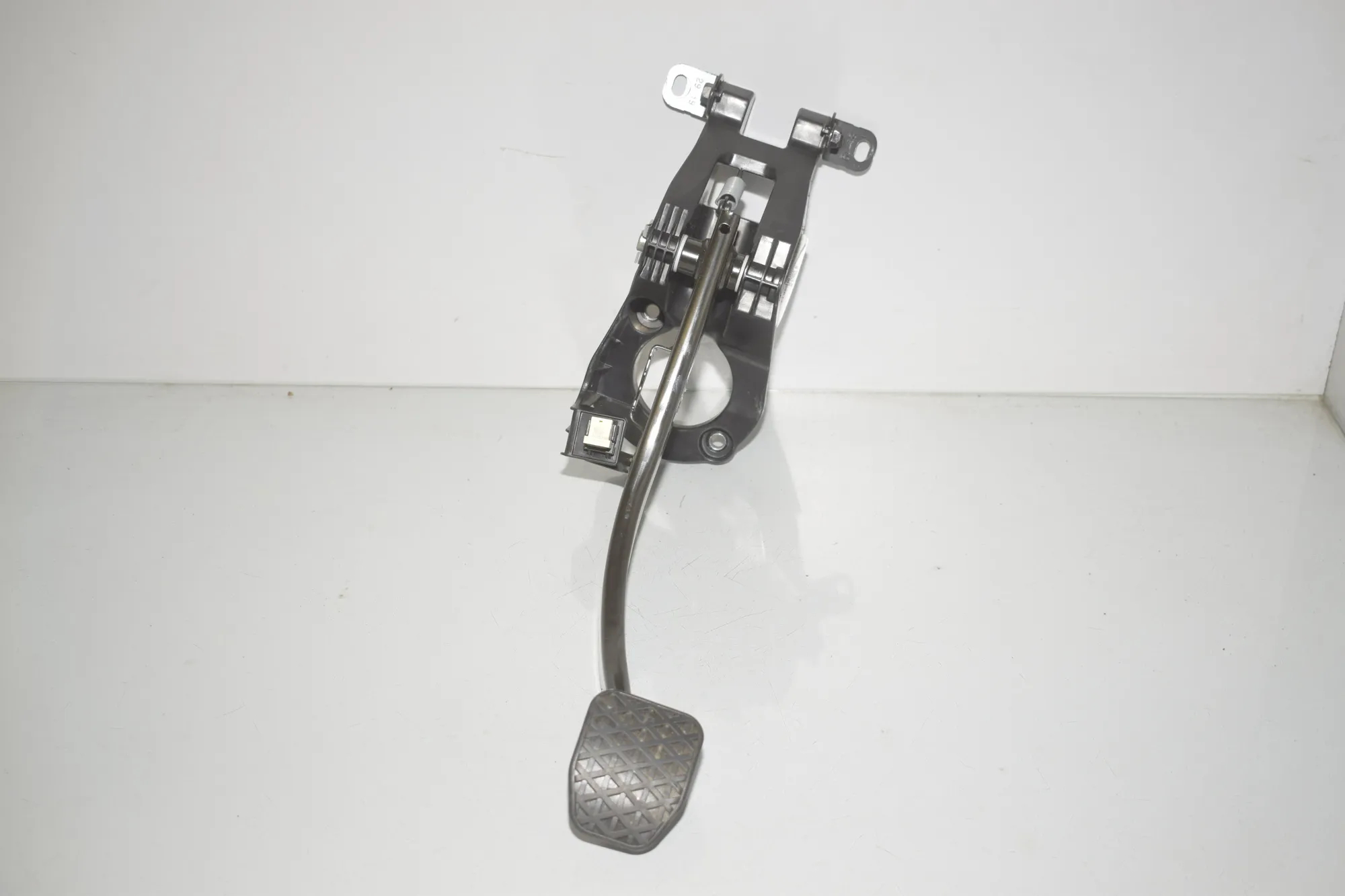 Brake Pedal – OEM 6799925 · BMW i3 (I01) Electric 2019 – 2