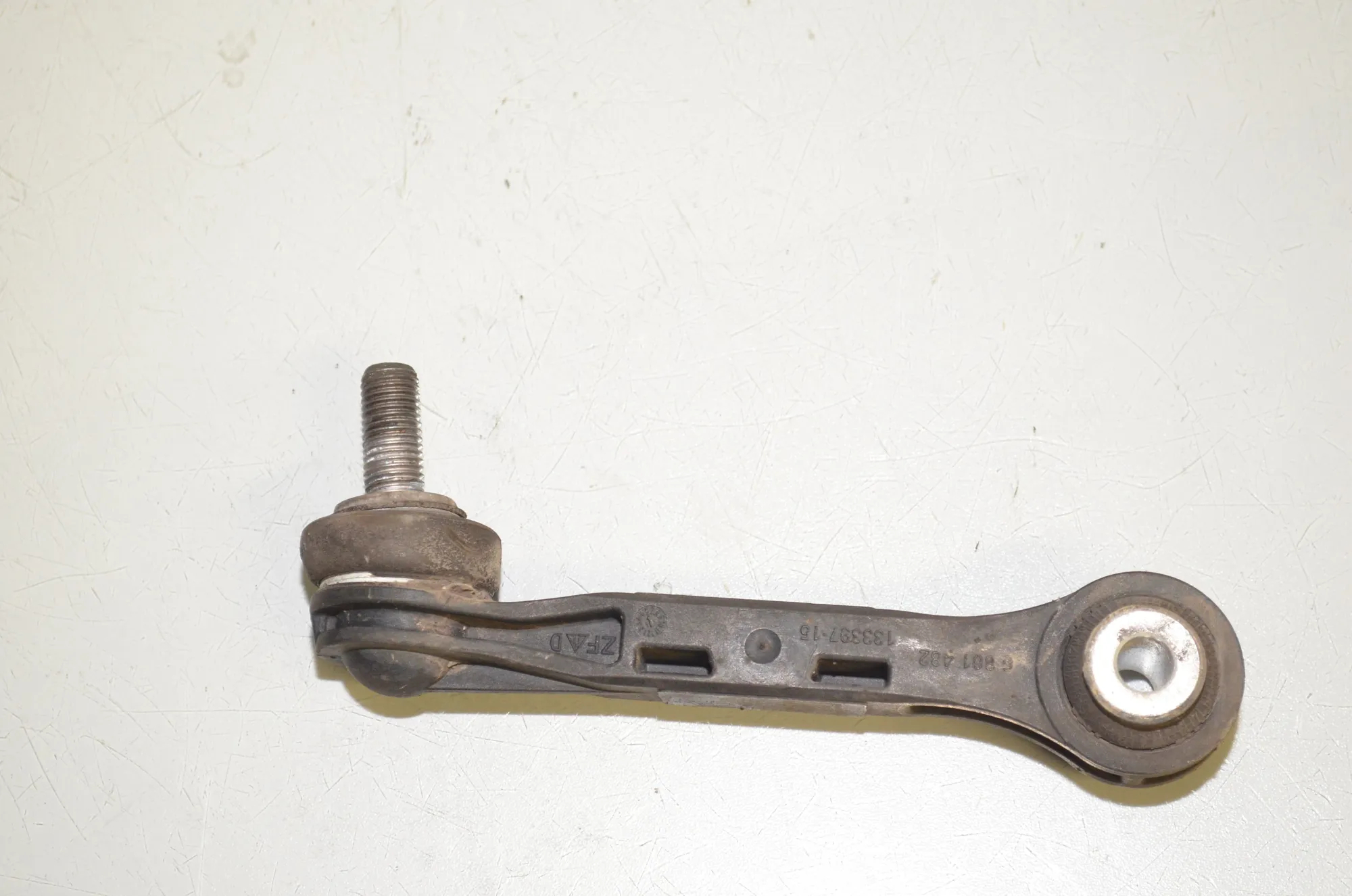 Rear Right Stabilizer Link – OEM 6861482 · BMW 5 (G30) (2016 - -) M 550 d xDrive 2017 – 4