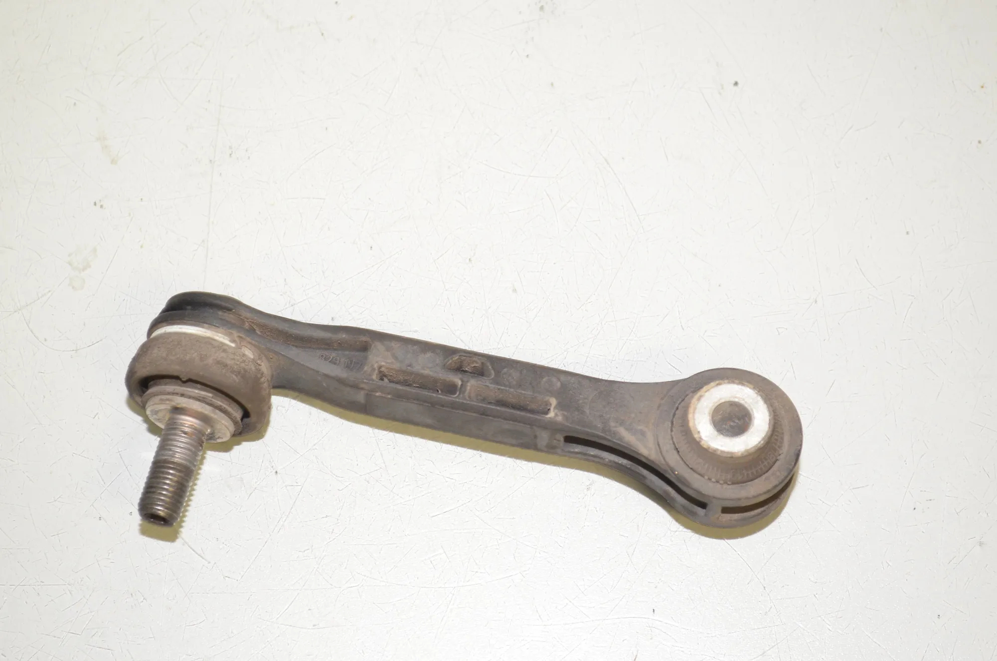 Rear Left Stabilizer Link – OEM 6861482 · BMW 5 (G30) (2016 - -) M 550 d xDrive 2017 – 4
