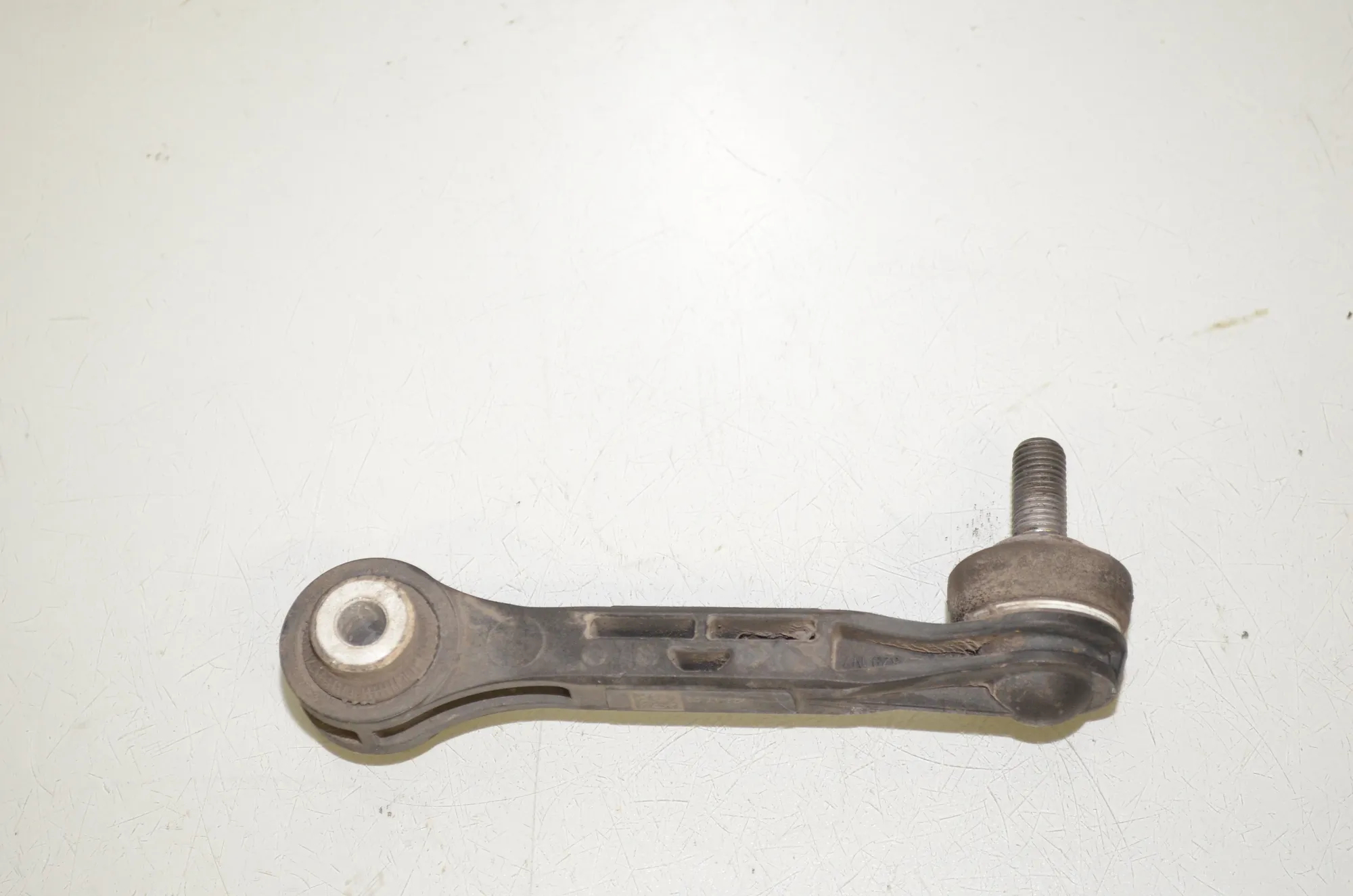 Rear Left Stabilizer Link – OEM 6861482 · BMW 5 (G30) (2016 - -) M 550 d xDrive 2017
