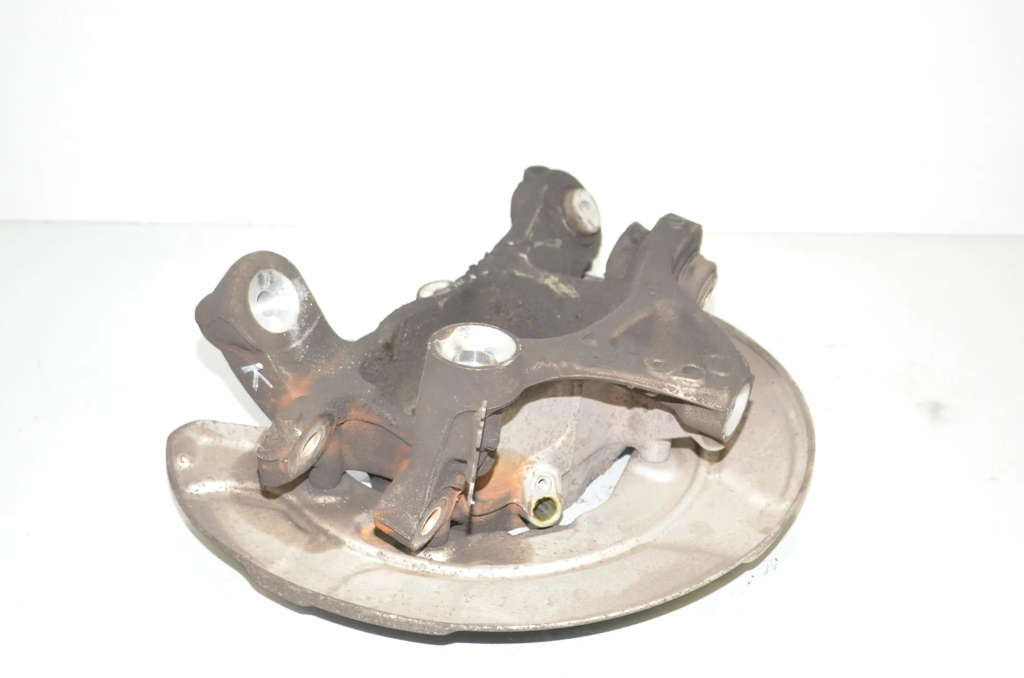 Rear Left Wheel Hub Spindle – OEM 6866335 · BMW 5 (G30) (2016 - -) M 550 d xDrive 2017 – 4