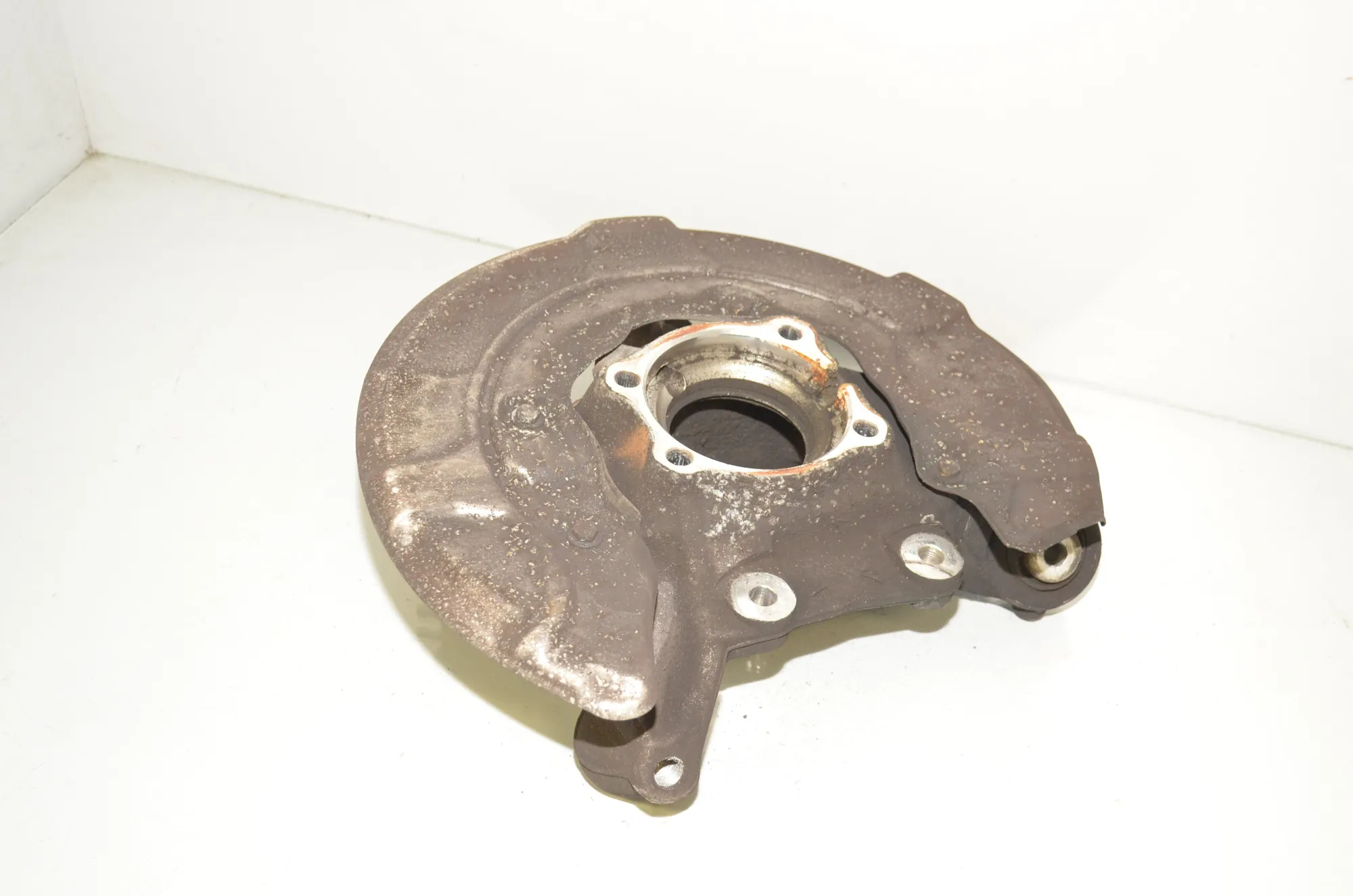Rear Left Wheel Hub Spindle – OEM 6866335 · BMW 5 (G30) (2016 - -) M 550 d xDrive 2017