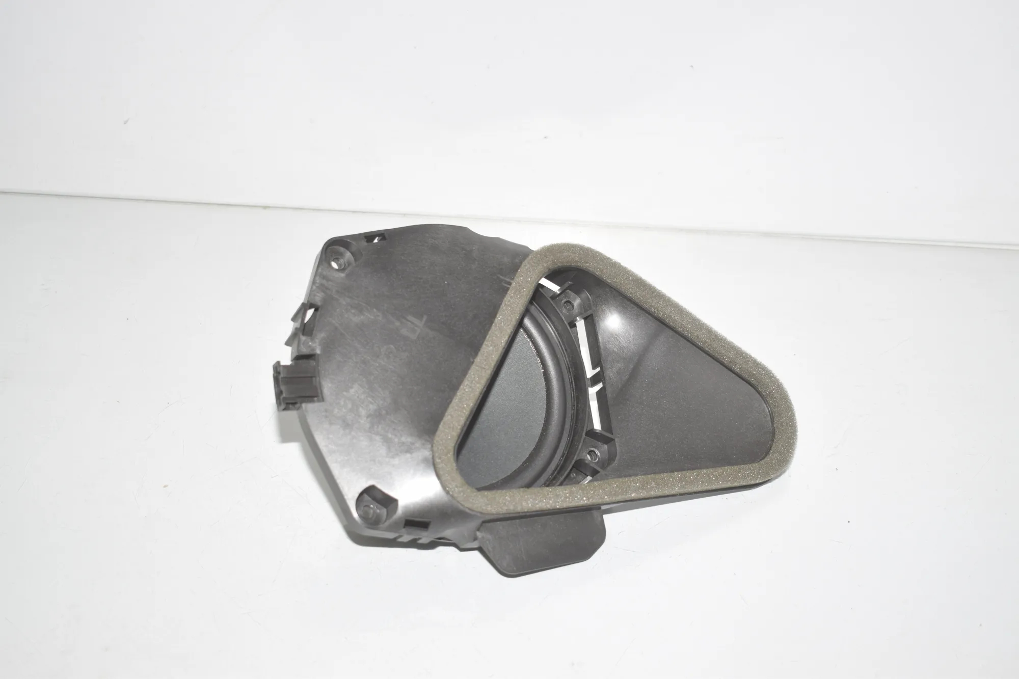Subwoofer – OEM 8715684 · BMW i3 (I01) Electric 2019 – 2