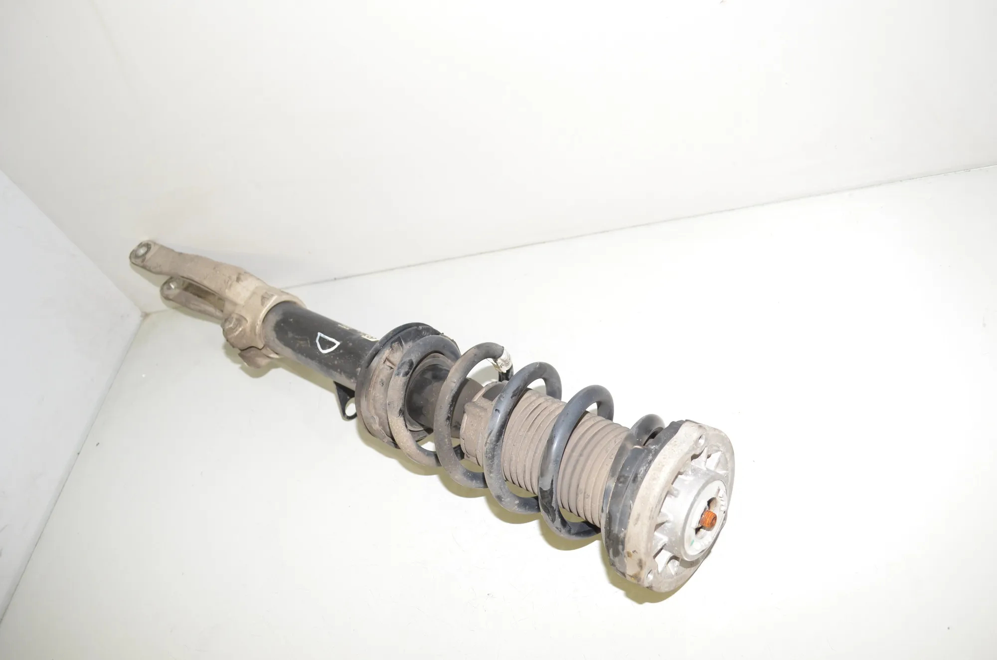 Front Right Shock Absorber – OEM 6875622 · BMW 5 (G30) (2016 - -) M 550 d xDrive 2017 – 3