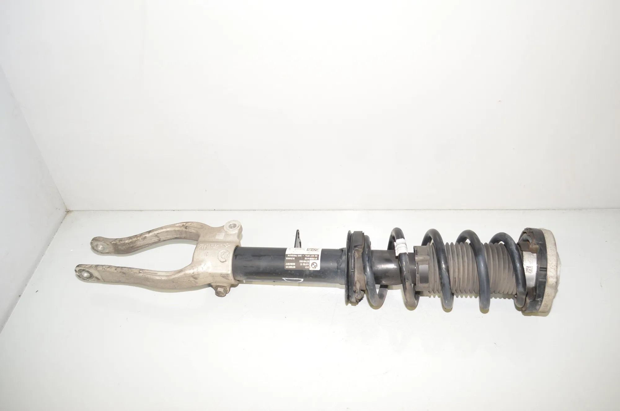 Front Right Shock Absorber – OEM 6875622 · BMW 5 (G30) (2016 - -) M 550 d xDrive 2017