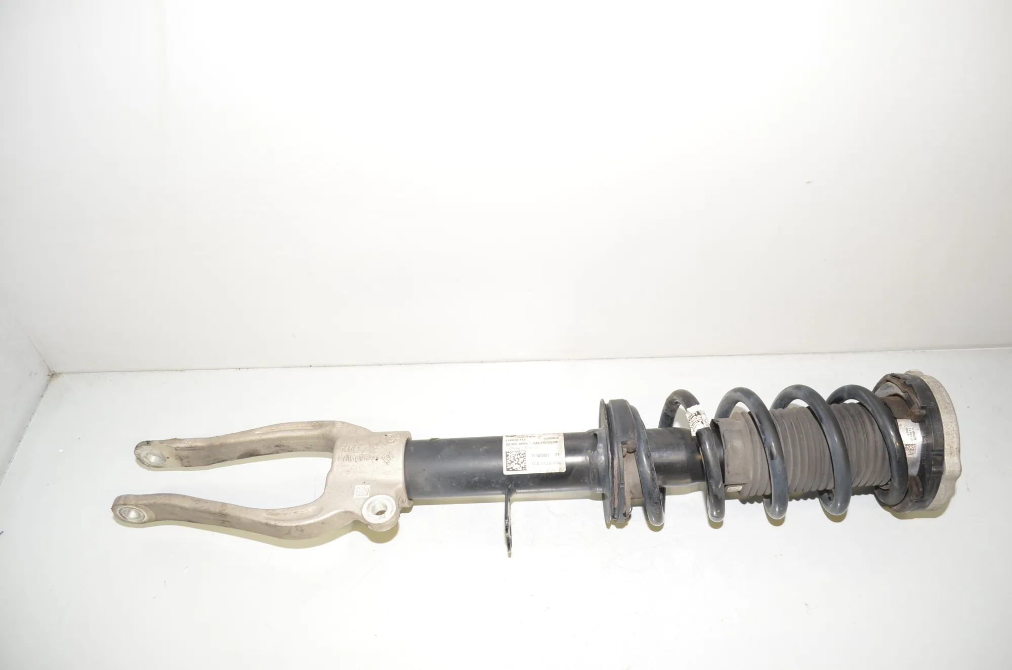 Front Left Shock Absorber – OEM 6875621 · BMW 5 (G30) (2016 - -) M 550 d xDrive 2017