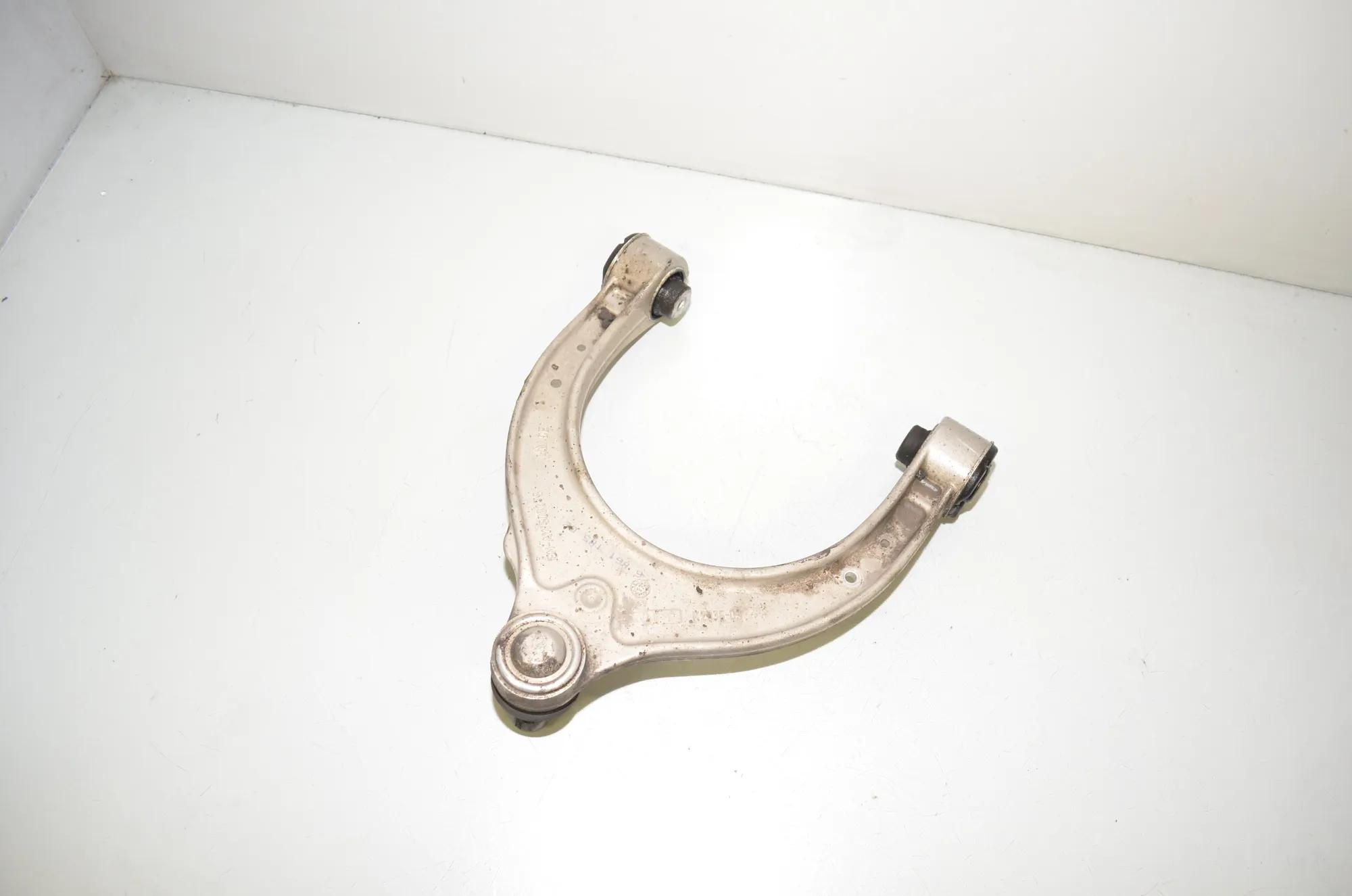 Front Left Upper Control Arm – OEM 6861185 · BMW 5 (G30) (2016 - -) M 550 d xDrive 2017 – 3