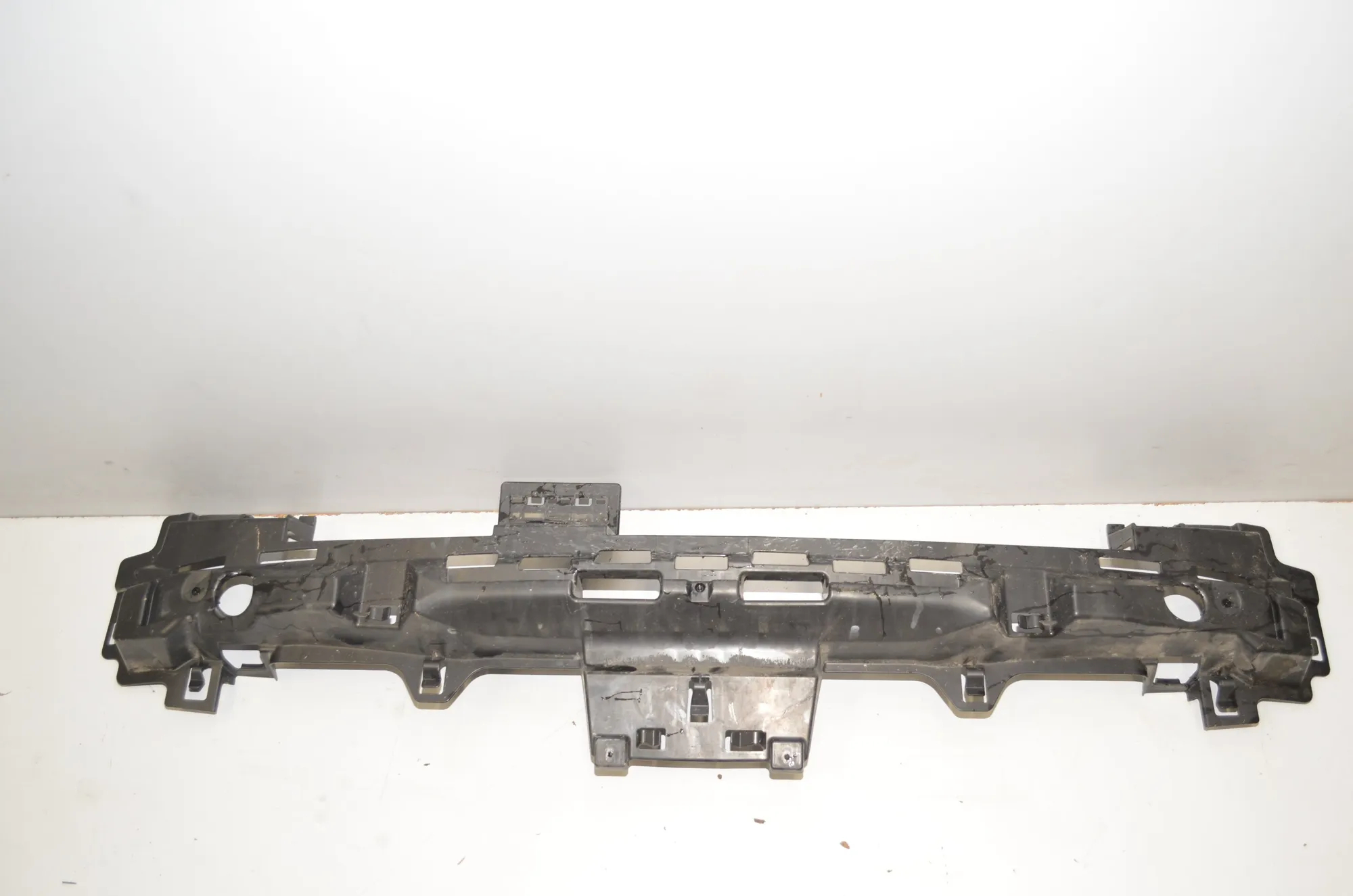 Rear Bumper Middle Bracket – OEM 7462344 · BMW i3 (I01) Electric 2019 – 2