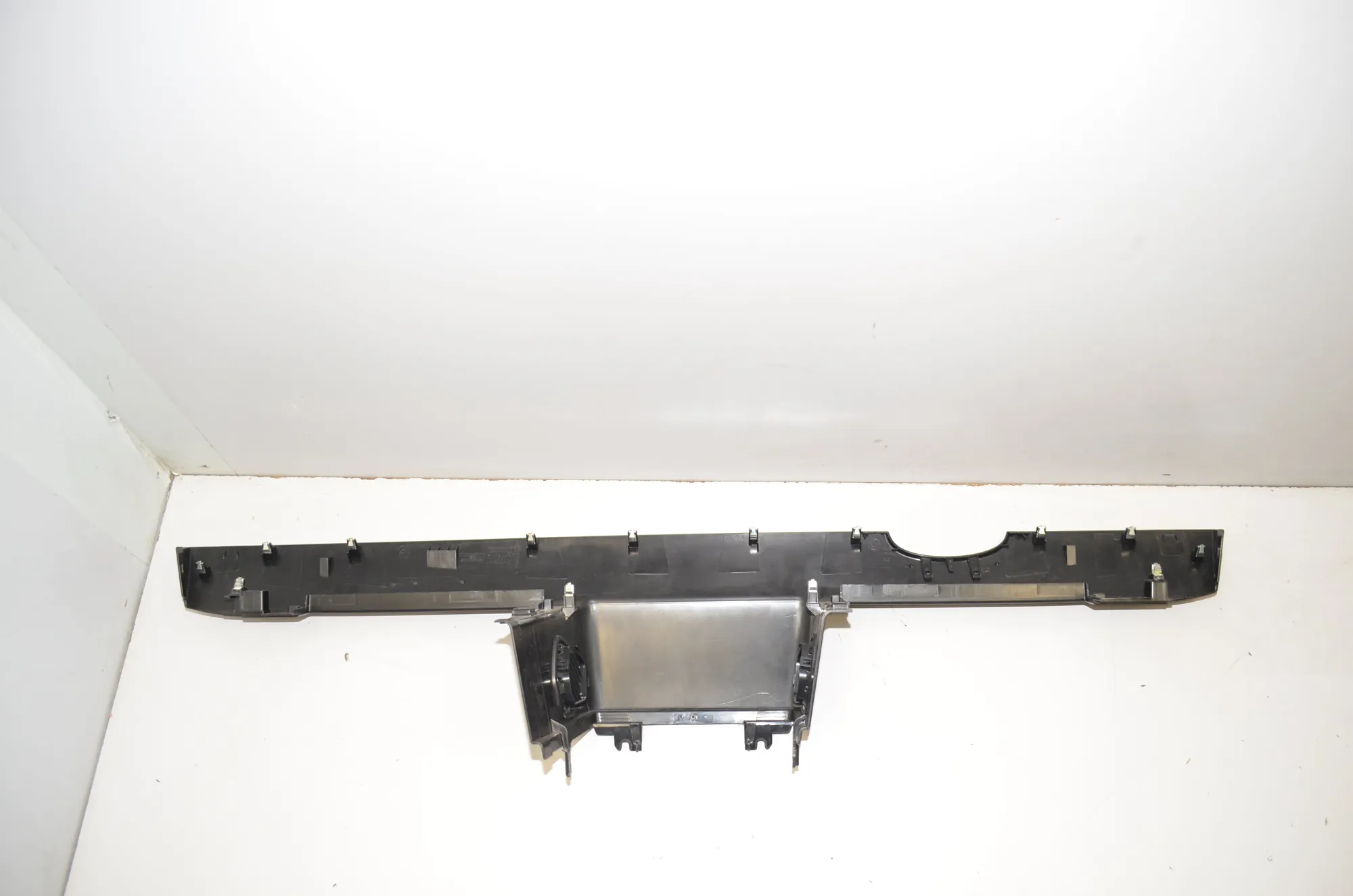 Dashboard Lower Trim – OEM 9303496 · BMW i3 (I01) Electric 2019 – 4
