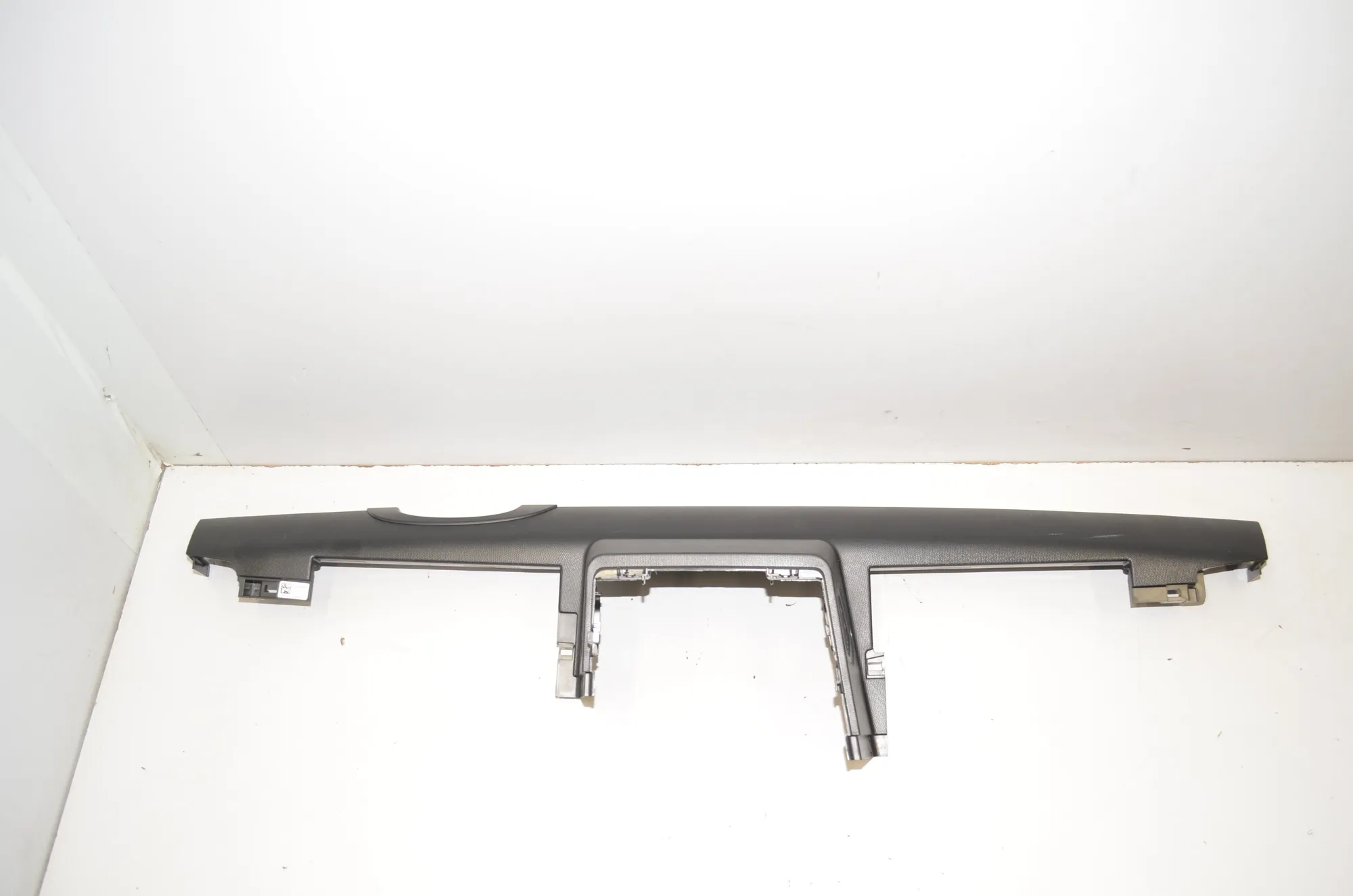 Dashboard Lower Trim – OEM 9303496 · BMW i3 (I01) Electric 2019 – 2